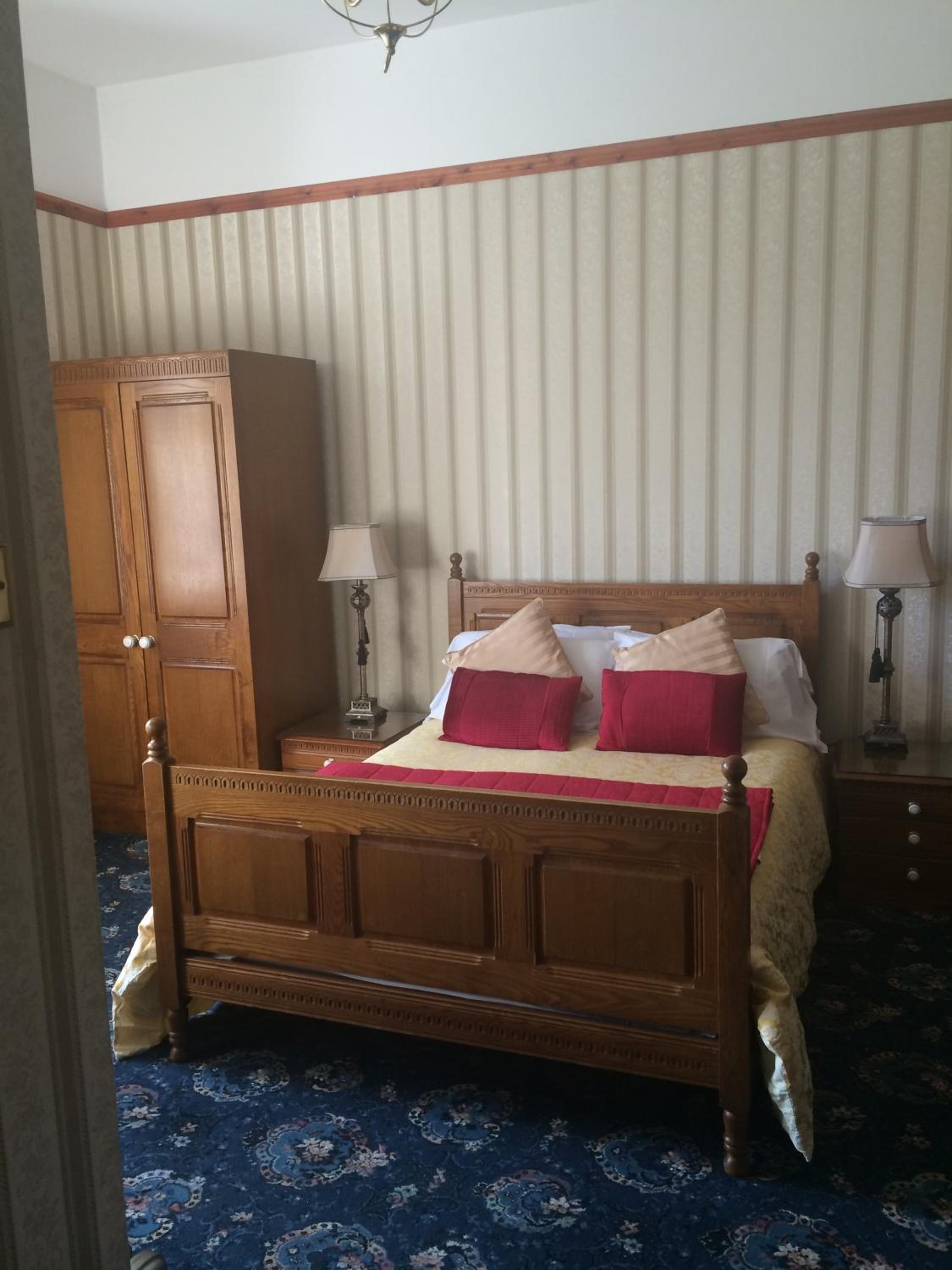 Large Ensuite Double Room with Garden View photo 3