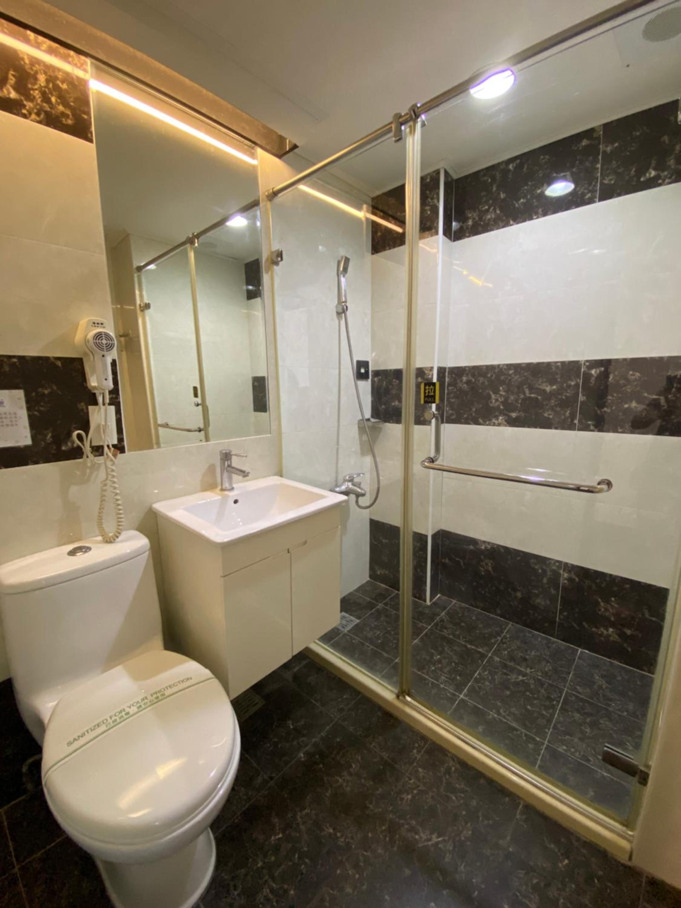 Economy Double Room with No Window photo 3
