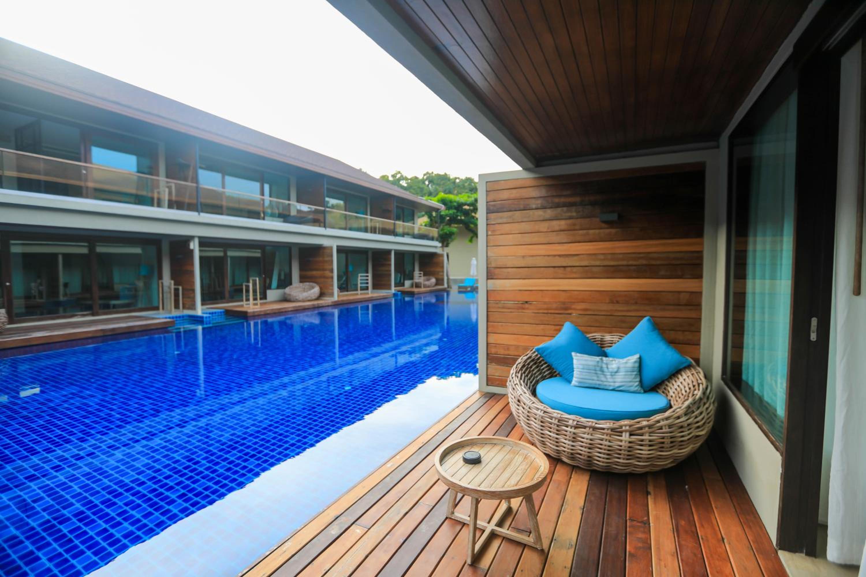 Deluxe Pool Access Double Room photo 3