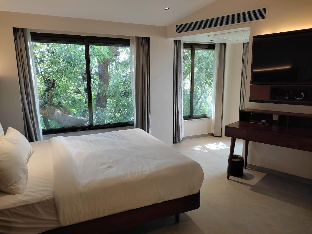 Premium Superior King Room - Photo 3