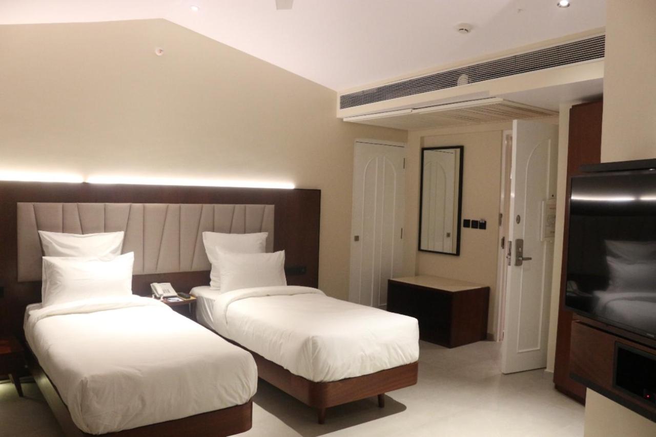 Premium Riverview Twin Room - Photo 8