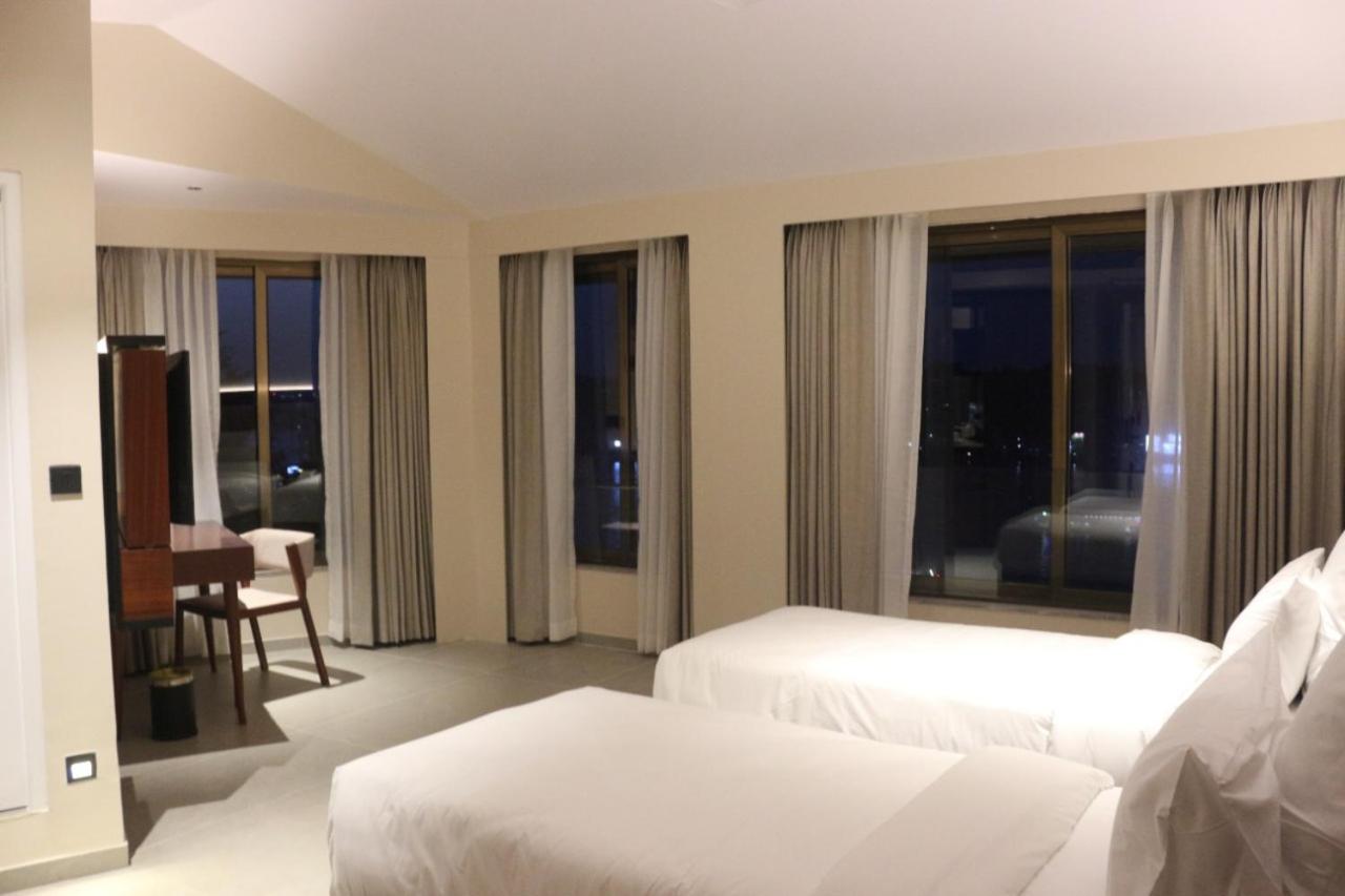 Premium Riverview Twin Room - Photo 9