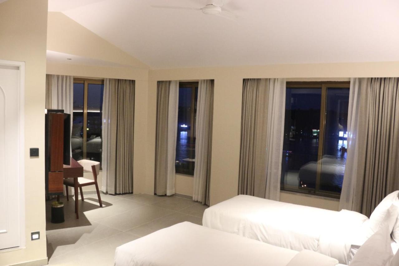 Premium Riverview Twin Room - Photo 1