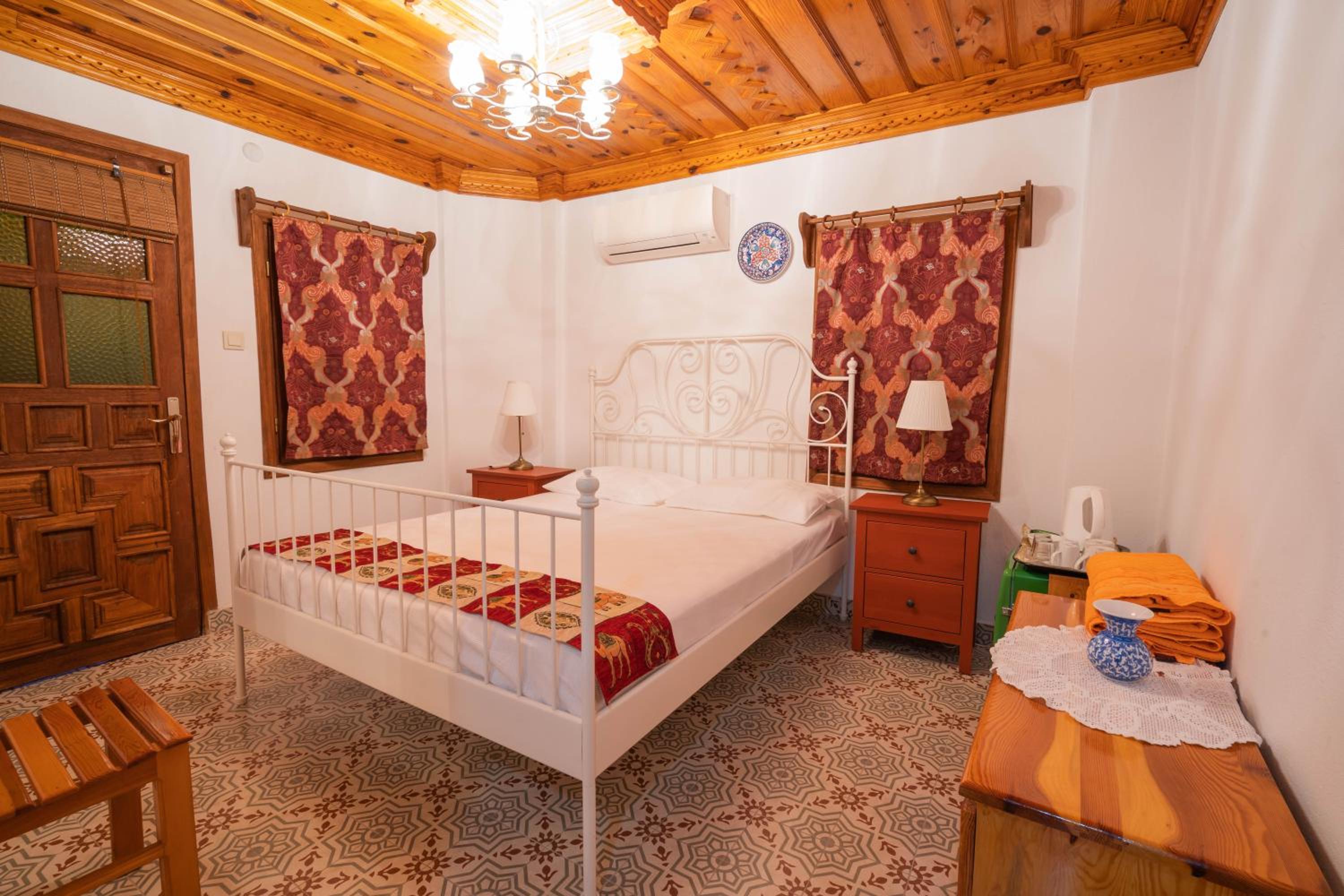 Deluxe Double Room with Balcony photo 2