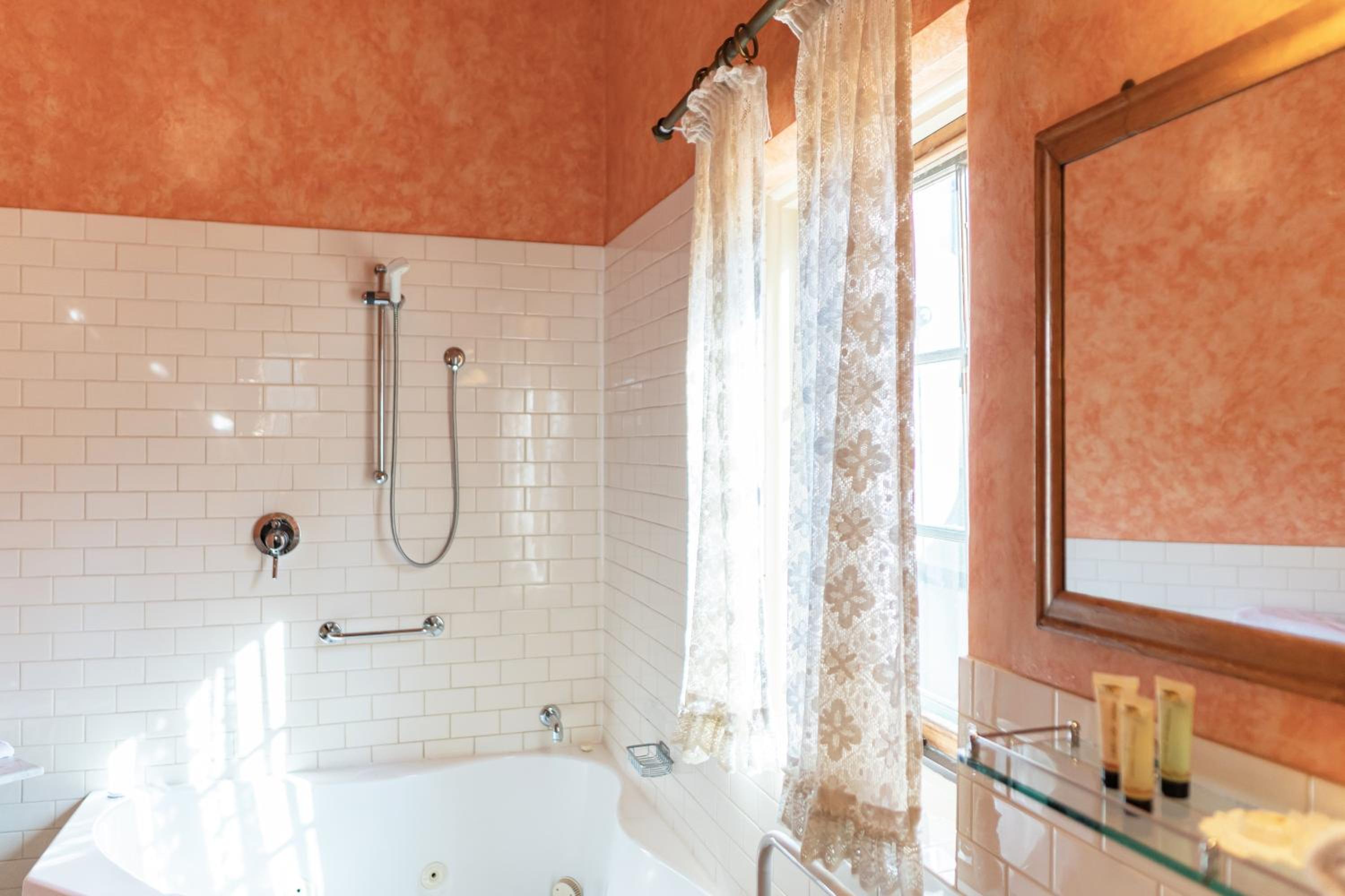Friendly Meeting Chapel with Spa Bath (141 Tynte street North Adelaide)