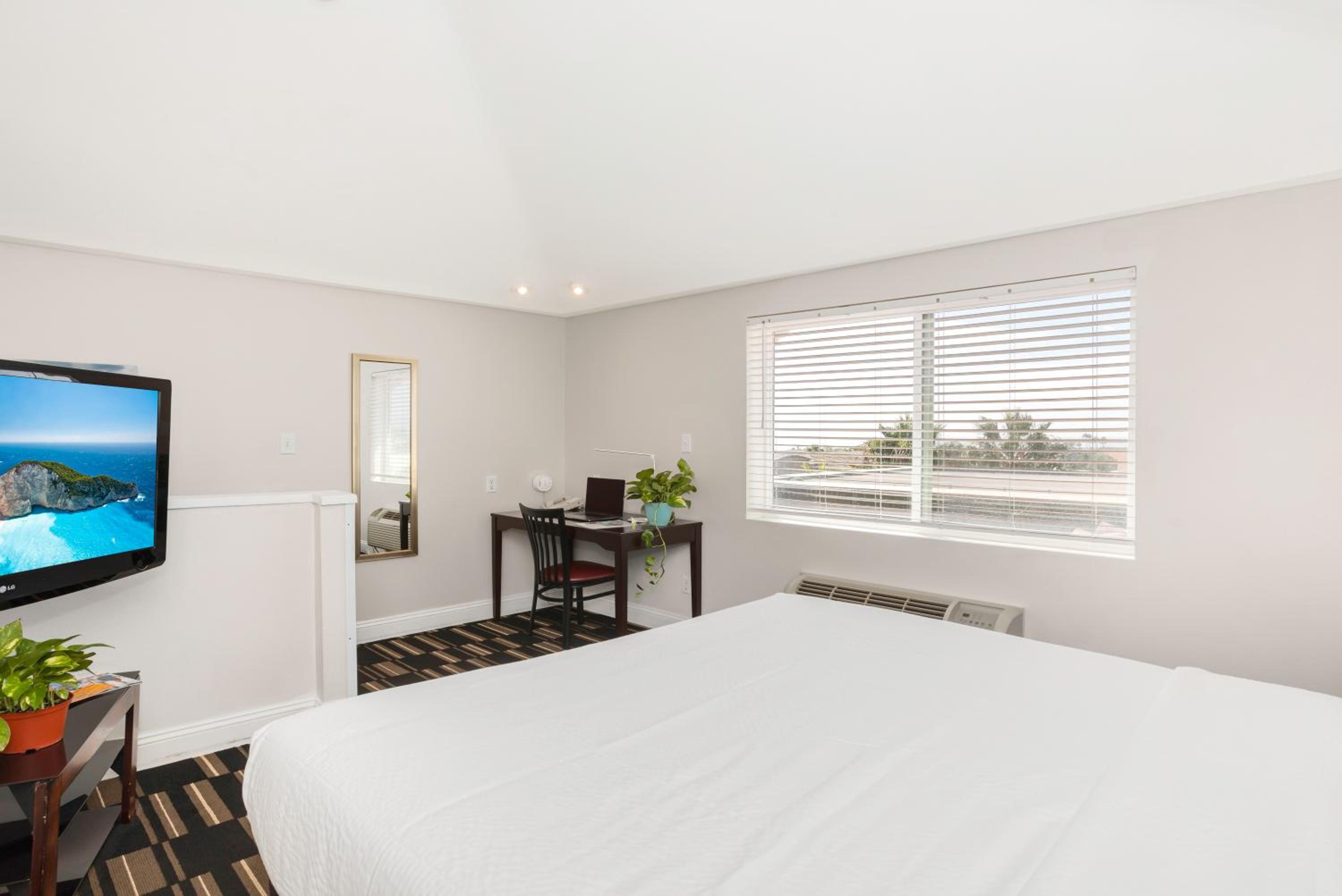 King Suite - Photo 13