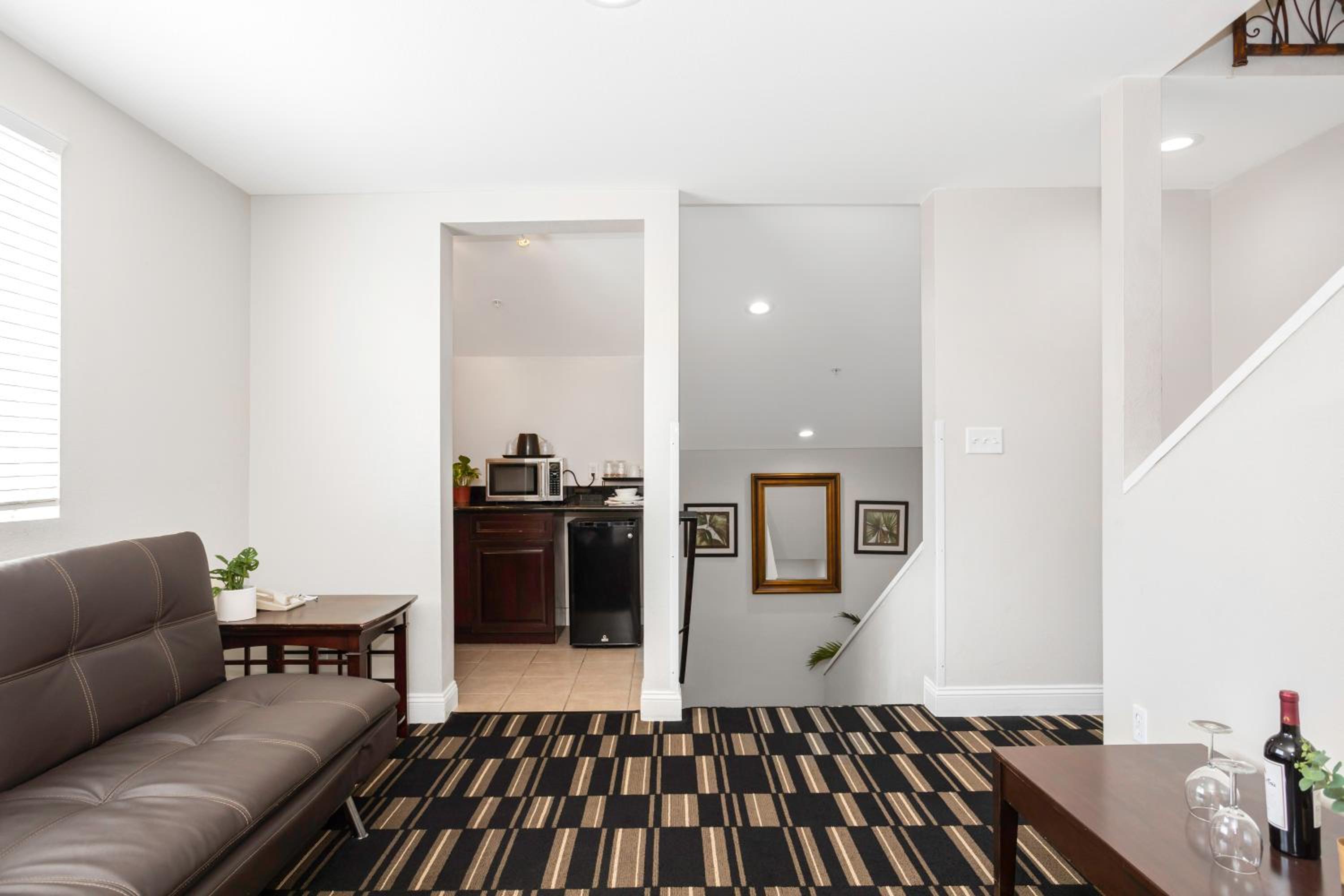 King Suite - Photo 14