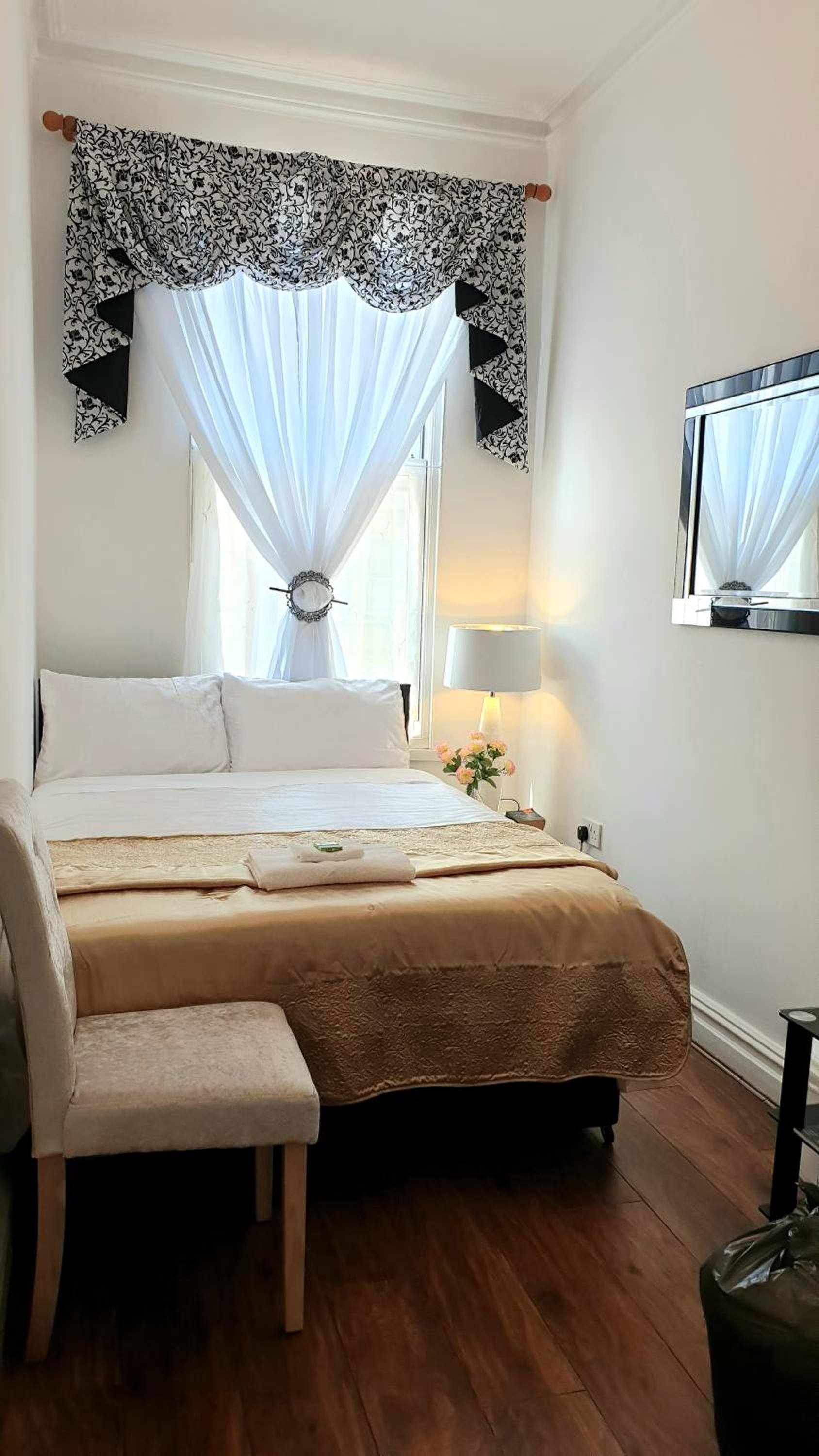 Small Double Room photo 2