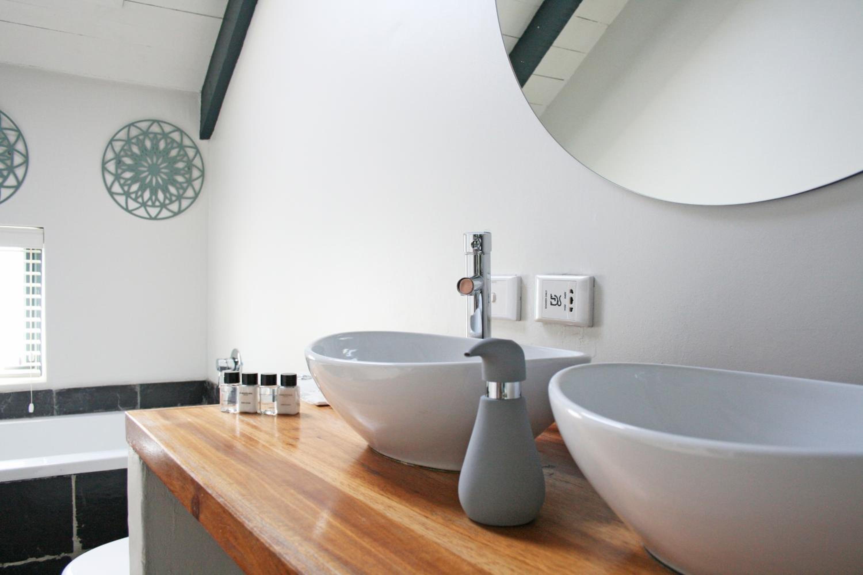 Seaview Suite - Photo 6