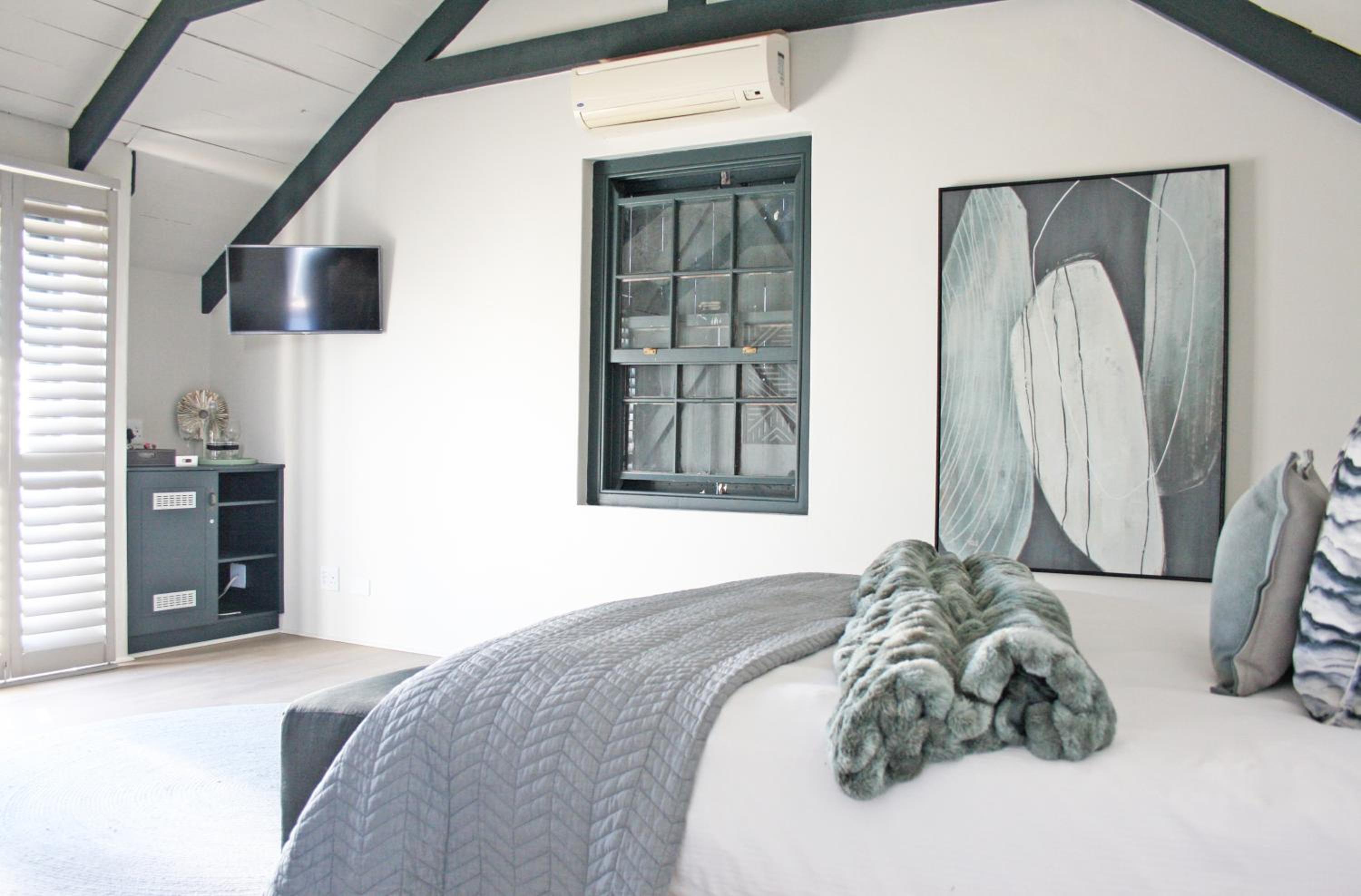 Superior Rooms – No Views - Photo 10
