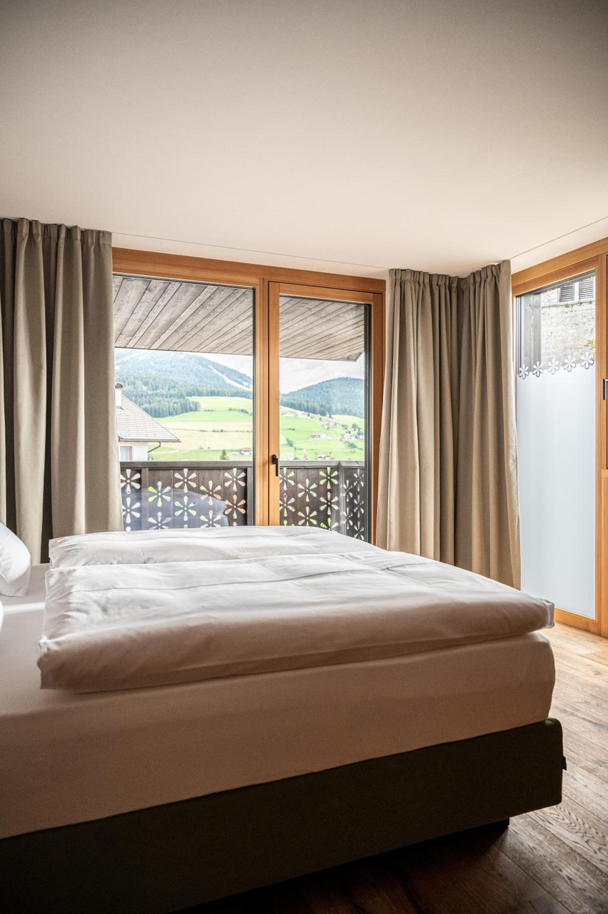 Two-Bedroom Apartment with View photo 3