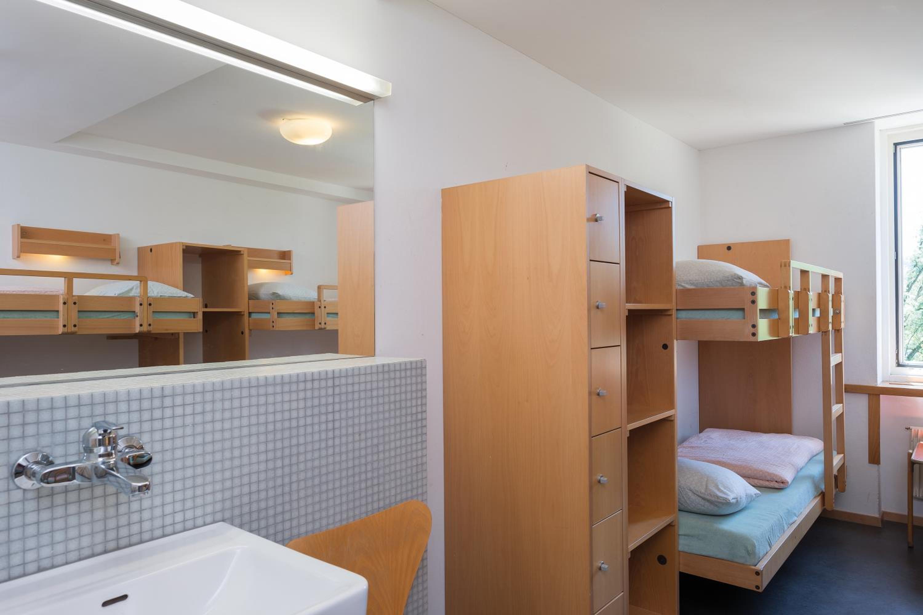Sextuple Room with Shared Bathroom photo 1