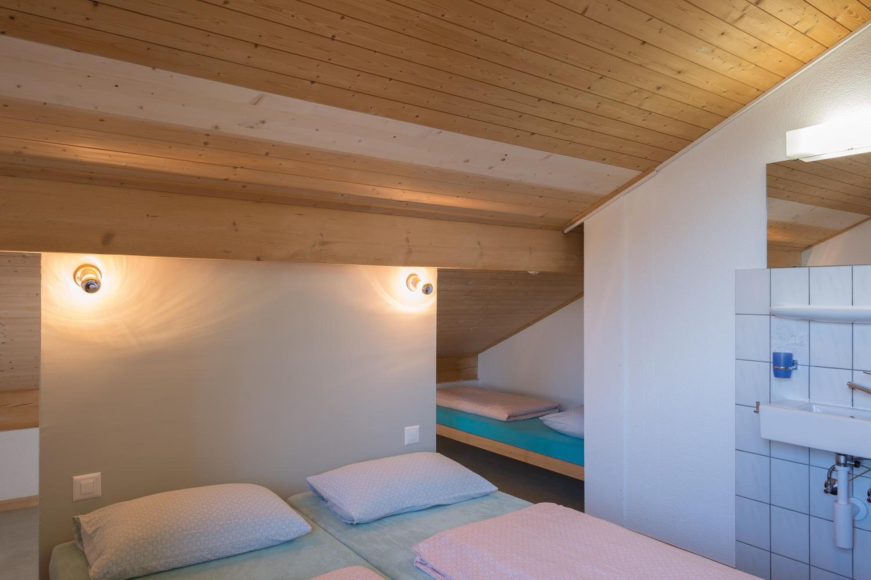 Quadruple Room with Shared Bathroom photo 2