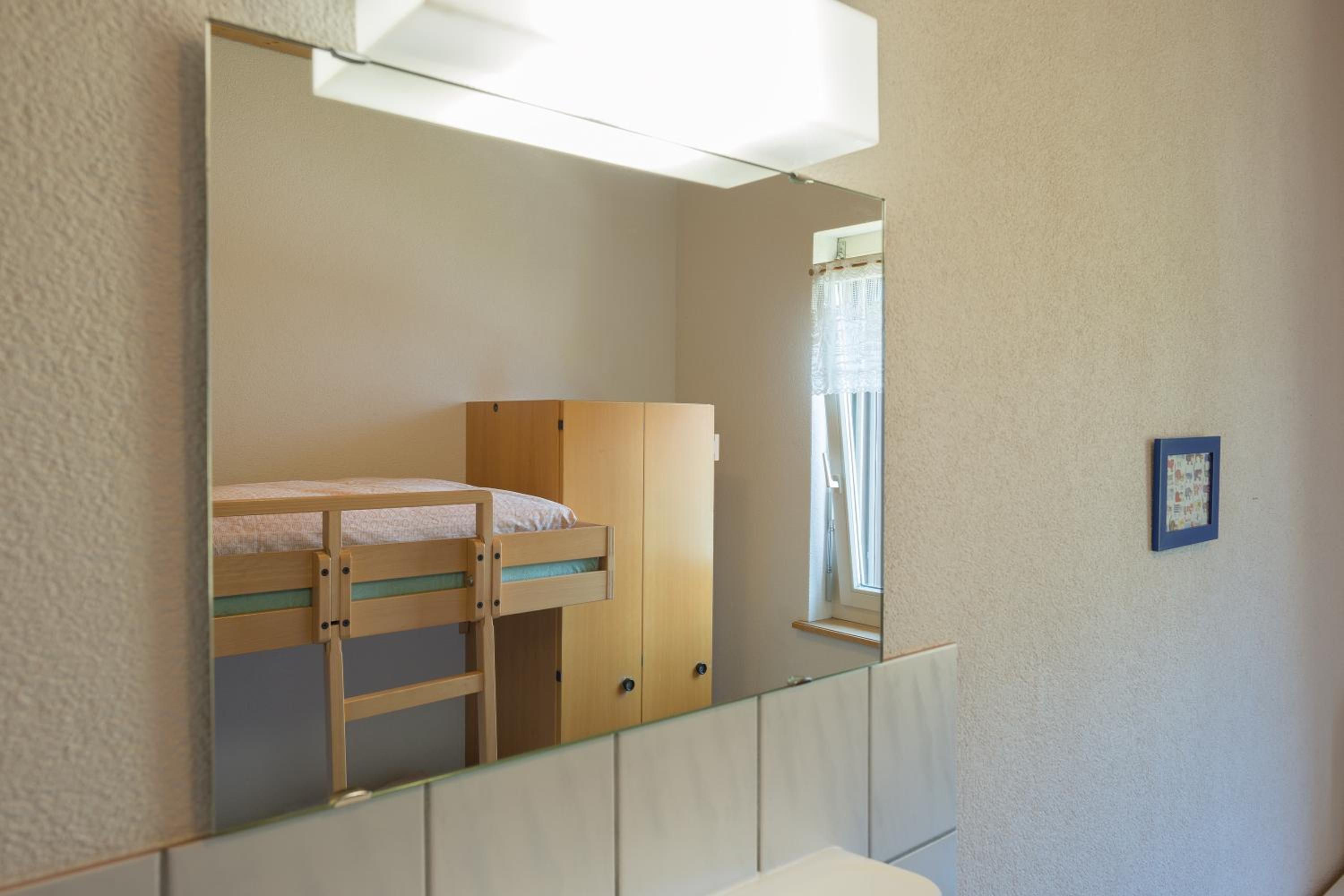 Single Room with Shared Bathroom photo 3