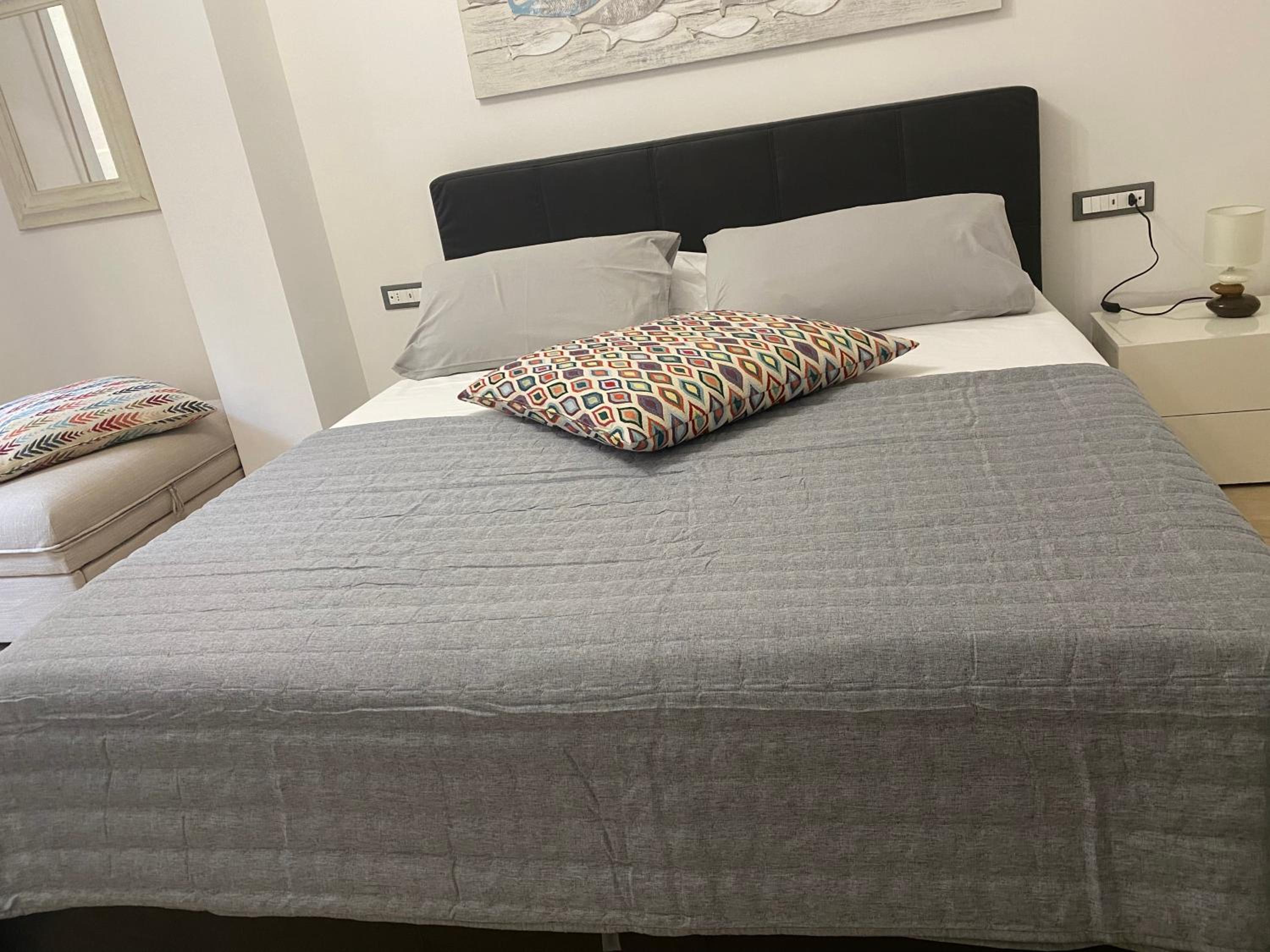 One-Bedroom Apartment - Photo 9