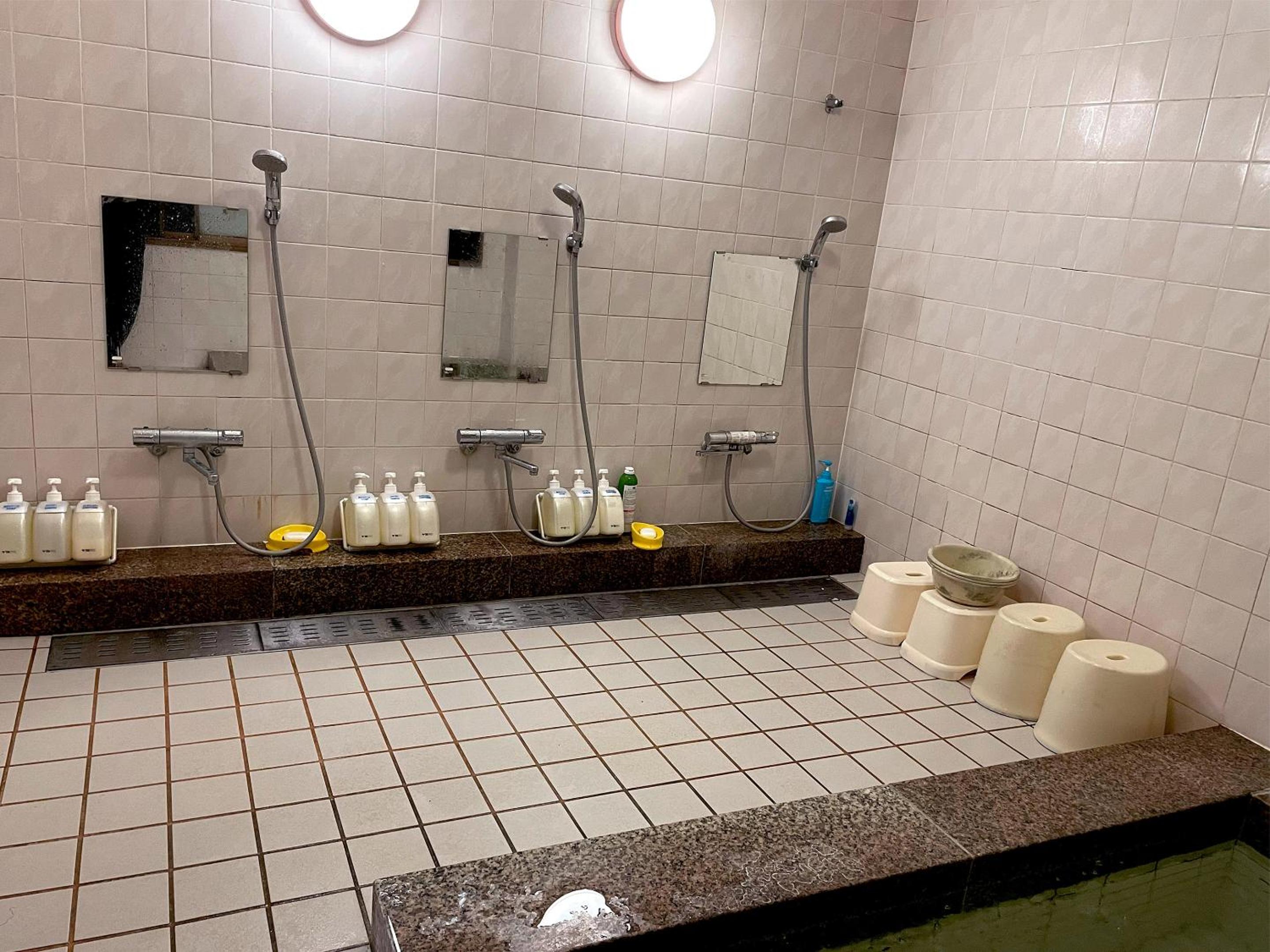 Twin Room with Shared Bathroom photo 2