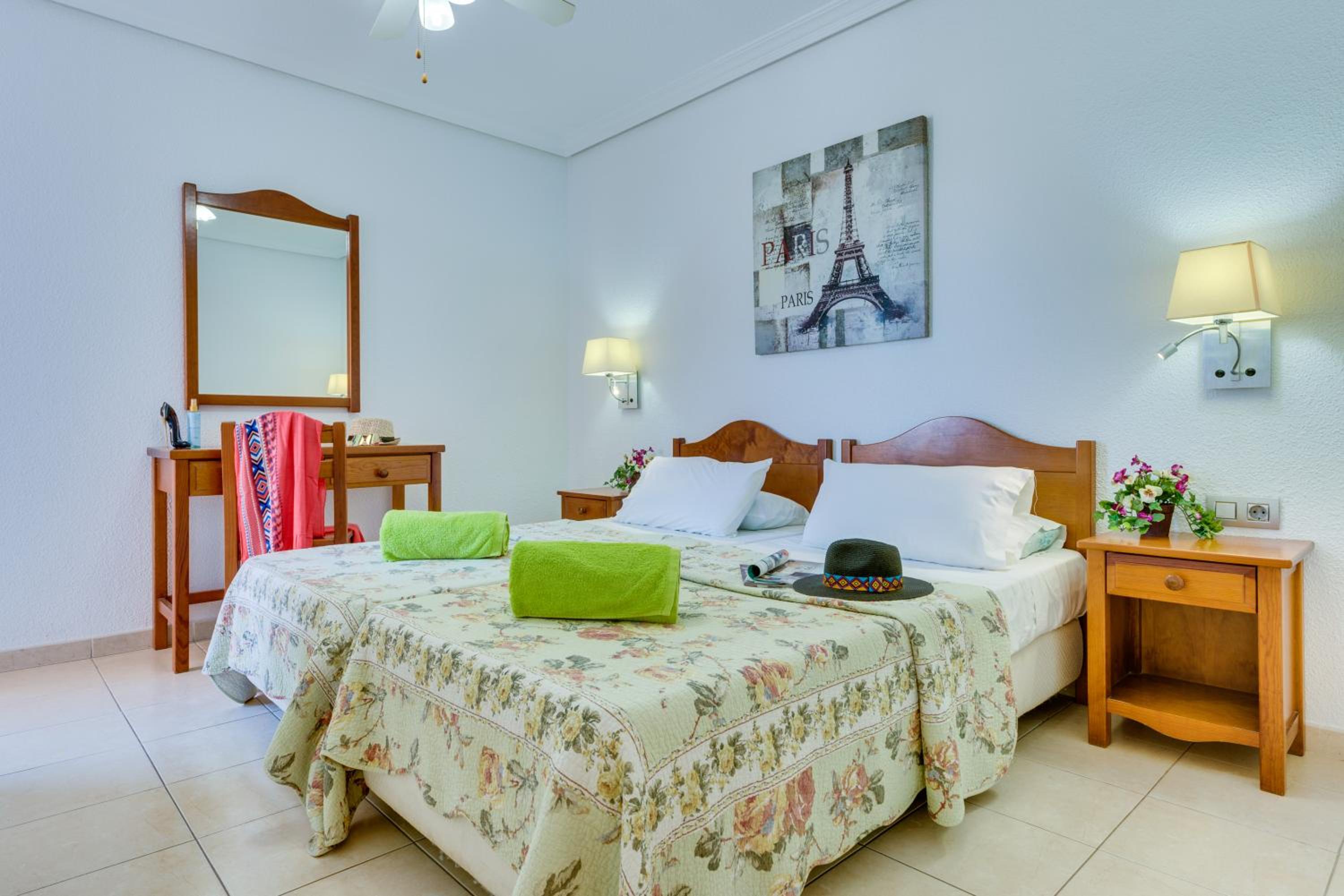 Apartamento con vista a la piscina