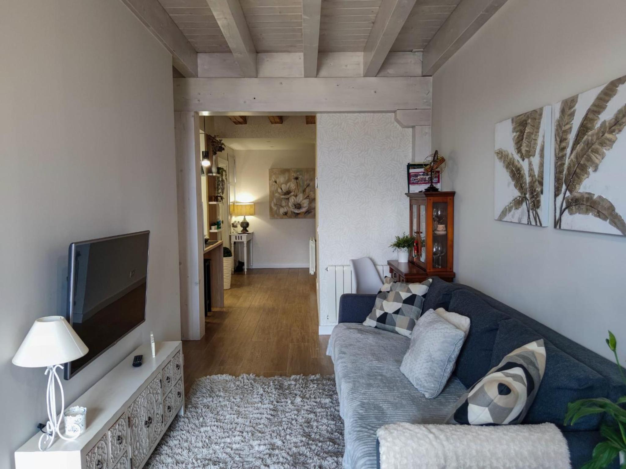 Apartment with Balcony - Photo 32