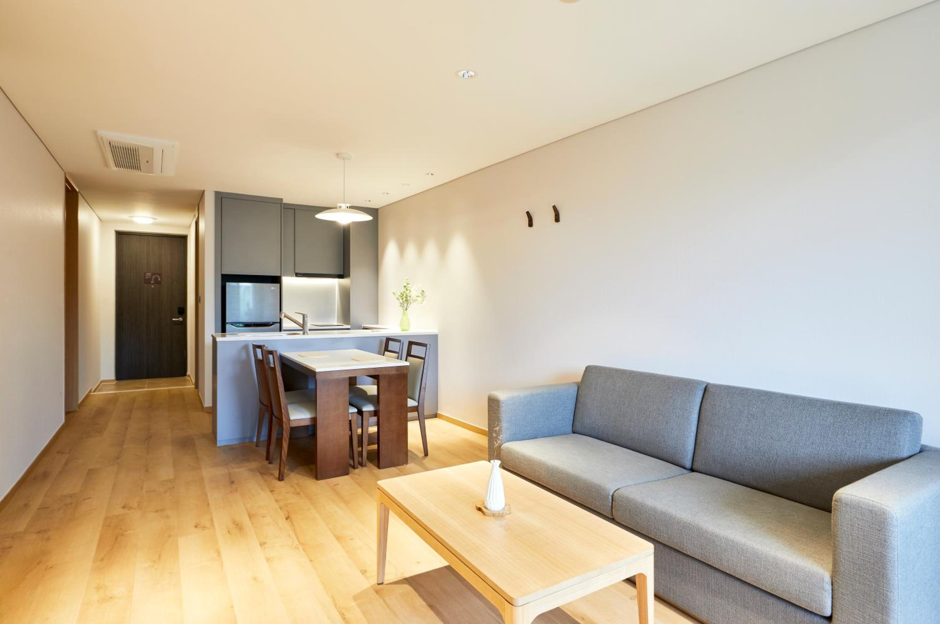 Condo Suite Double + 2 Ticket Entrance for Aqua Garden