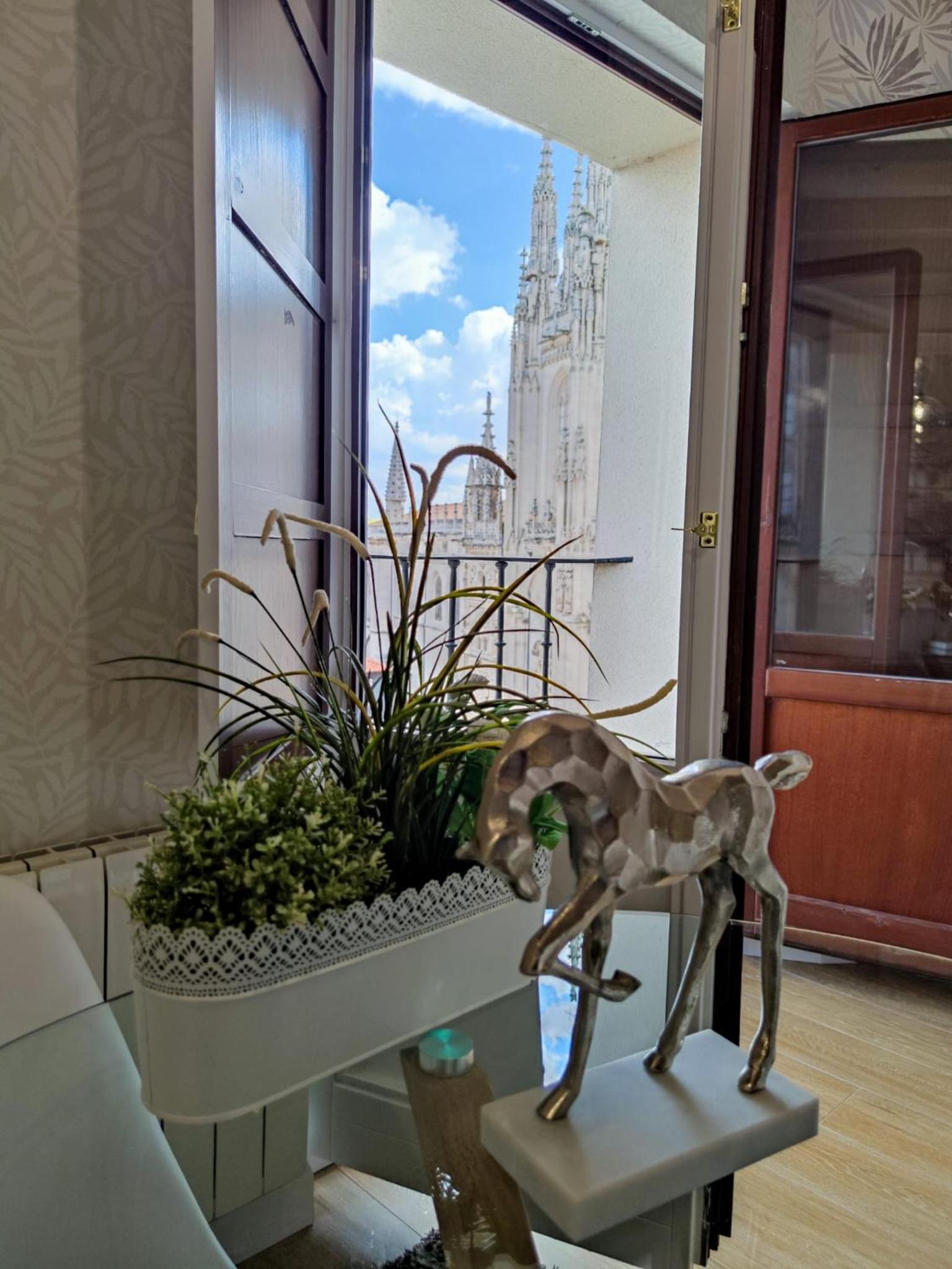 Apartment with Balcony - Photo 47