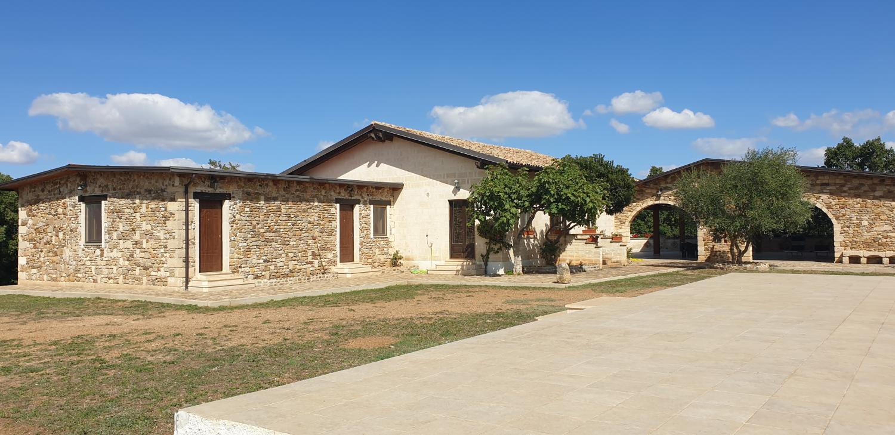 Villa photo 2