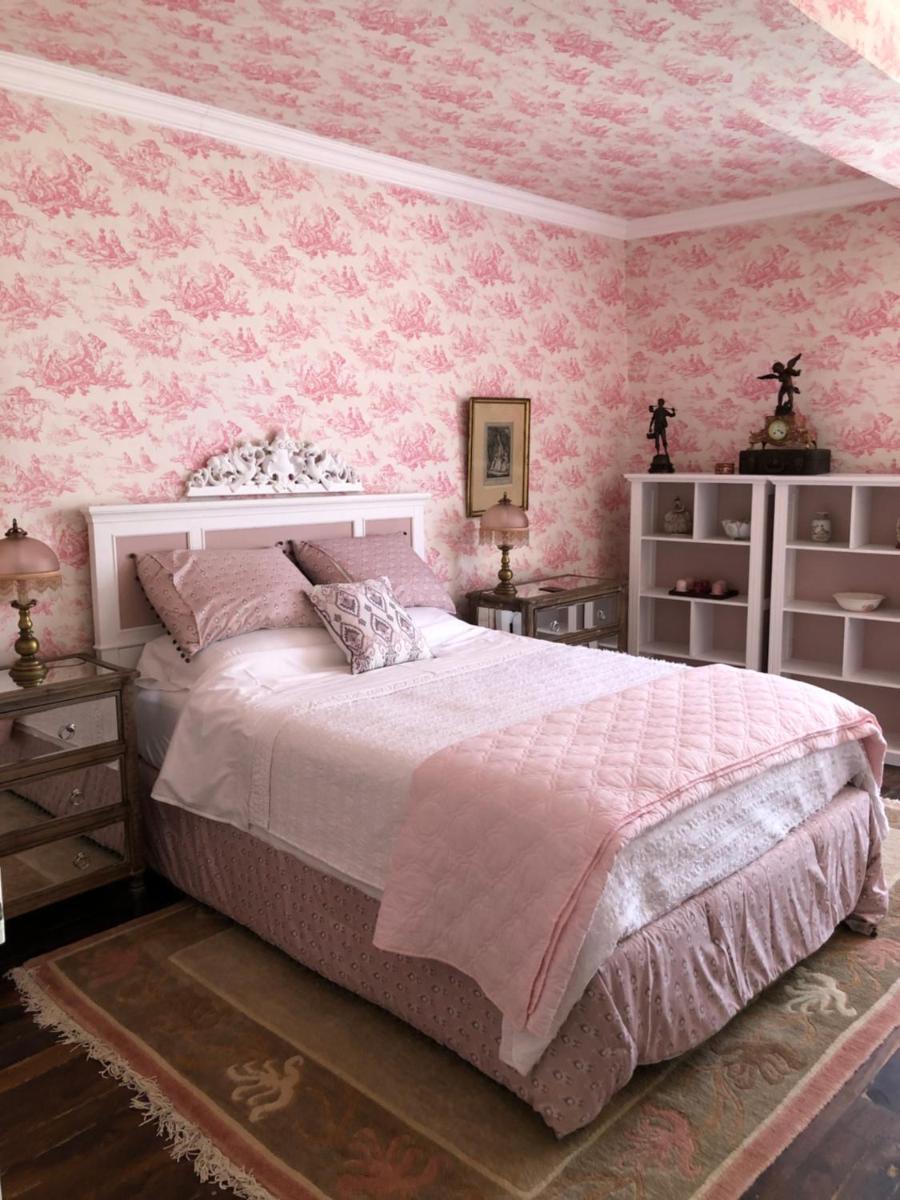 Queen Room photo 2