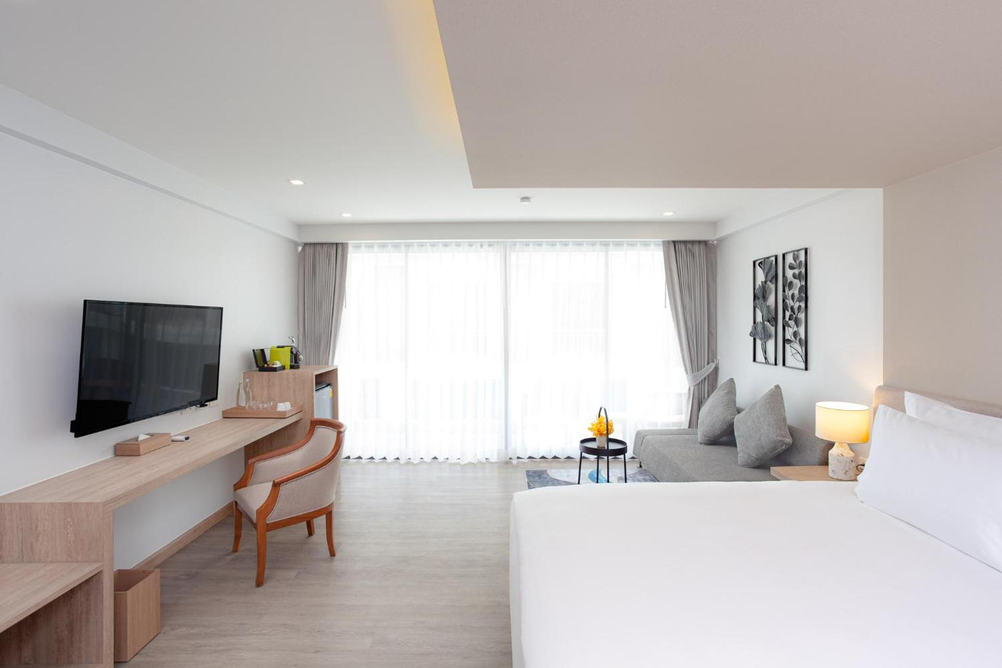 Deluxe Room - Photo 10