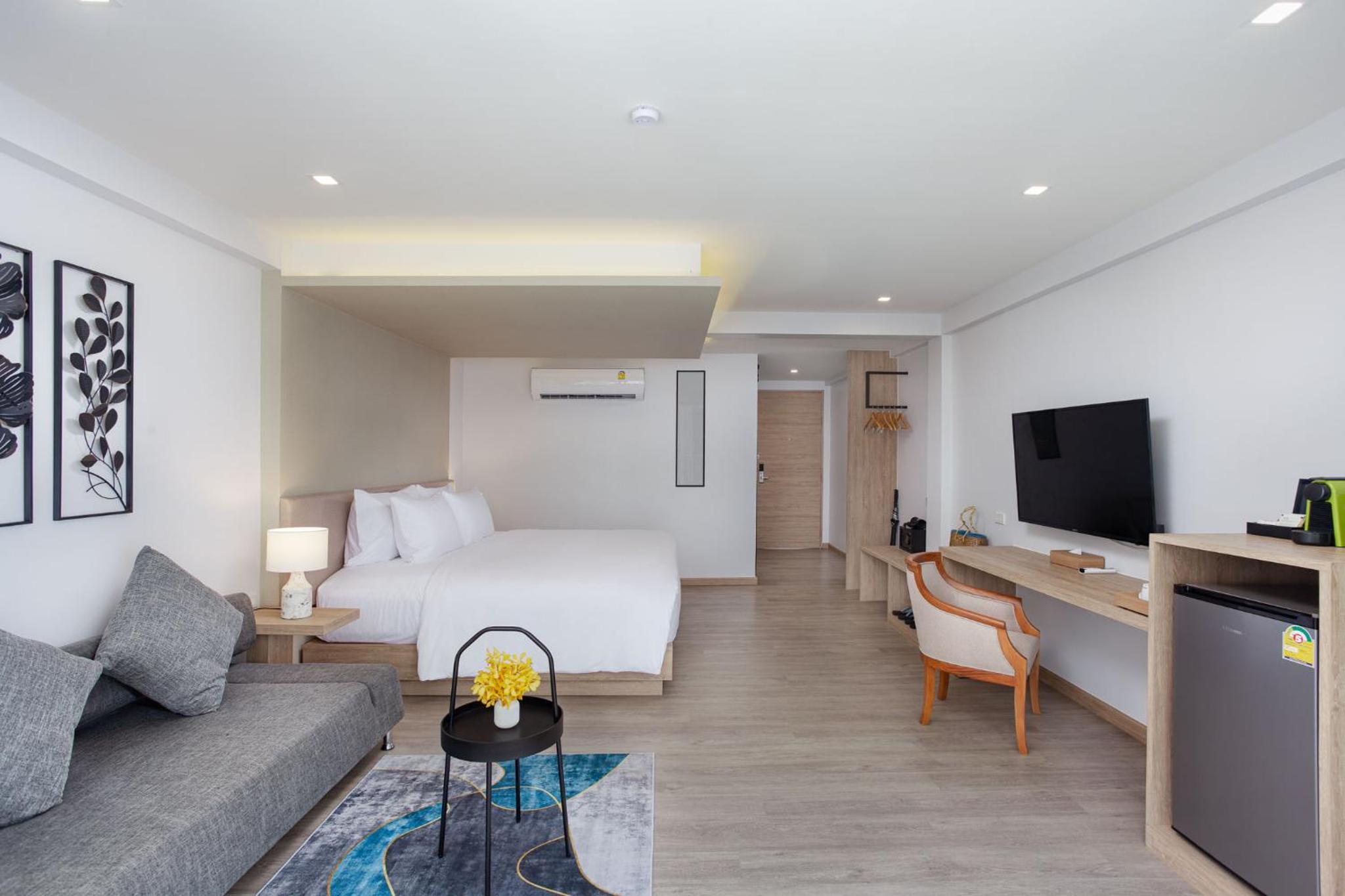 Deluxe Room - Photo 8