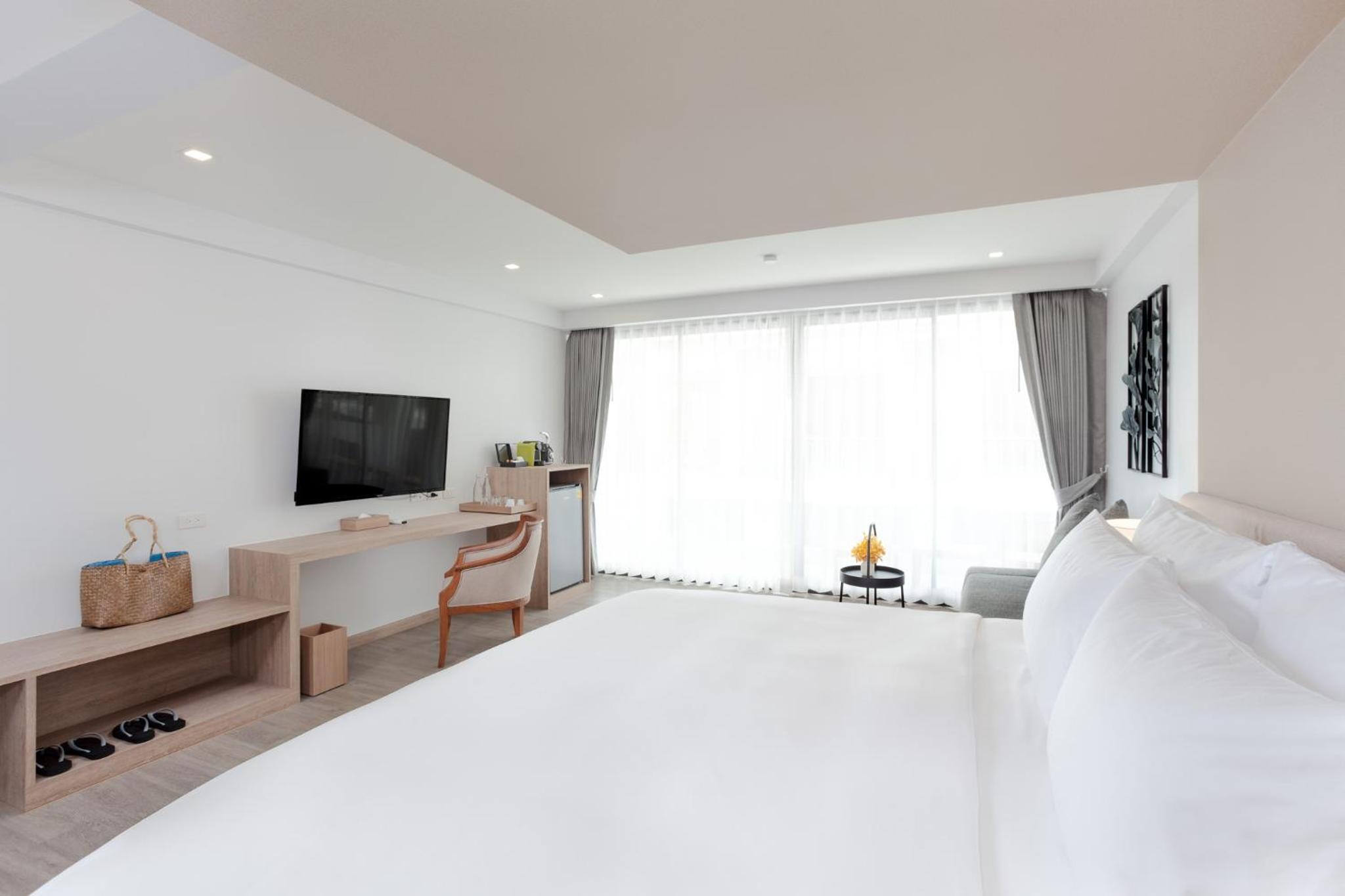 Deluxe Room - Photo 2
