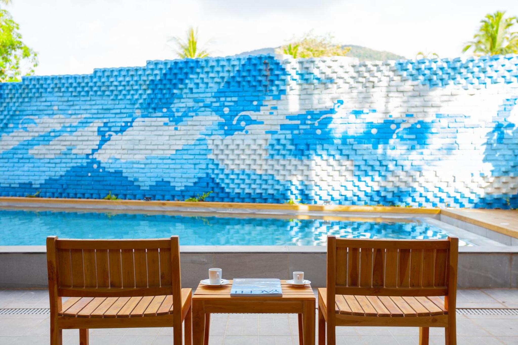 Deluxe Pool Access - Photo 5
