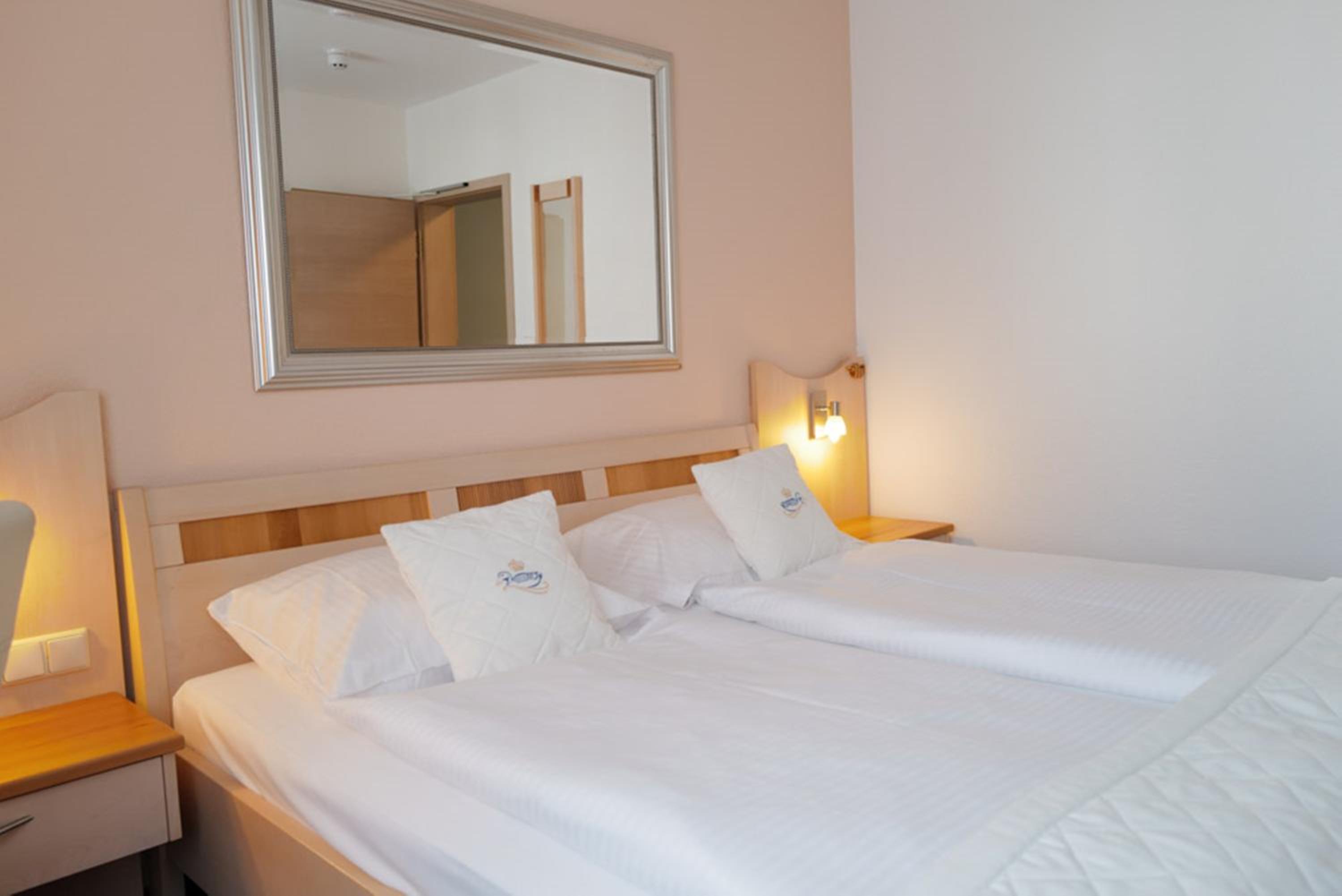 Standard Double Room - Photo 5