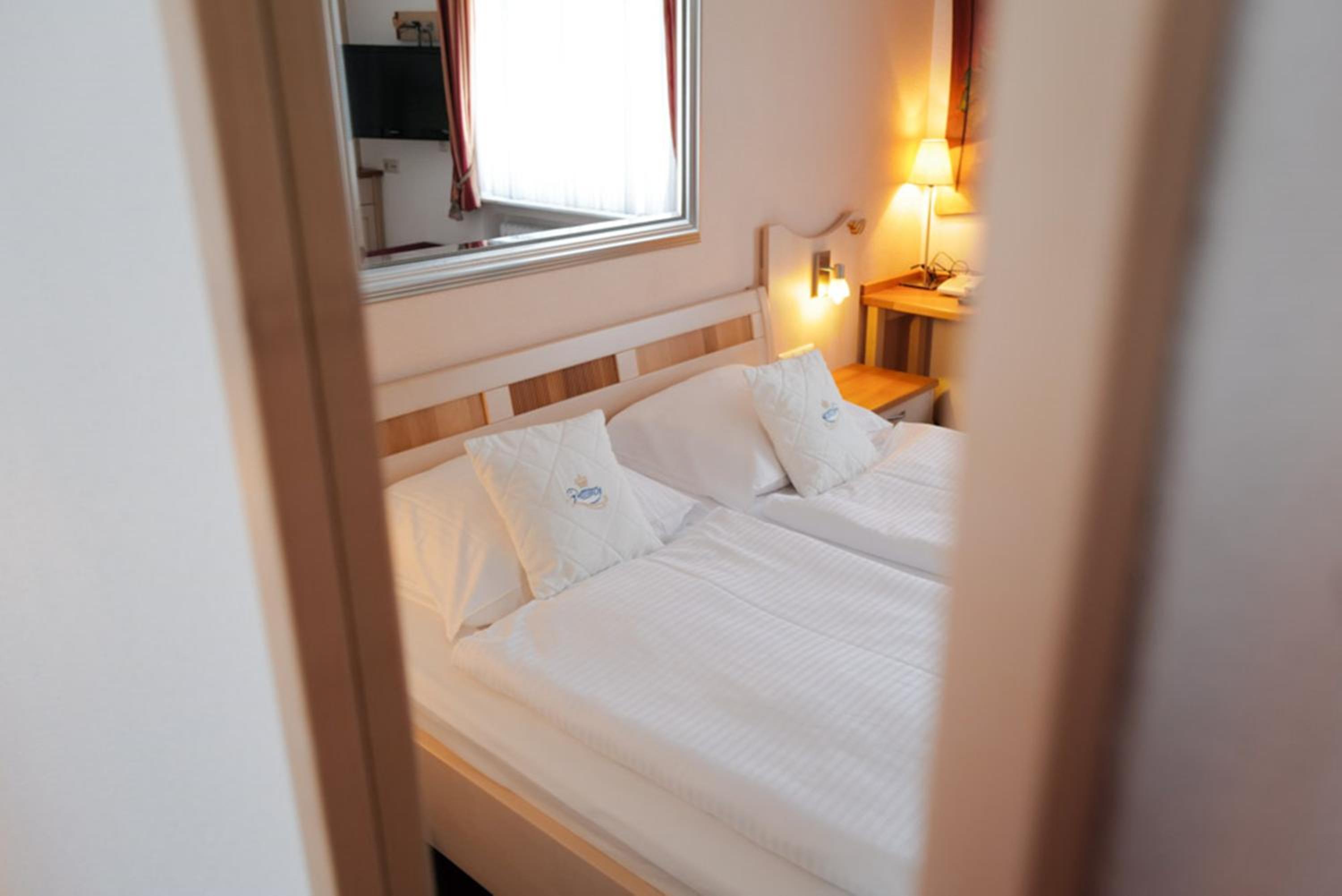 Standard Double Room - Photo 2
