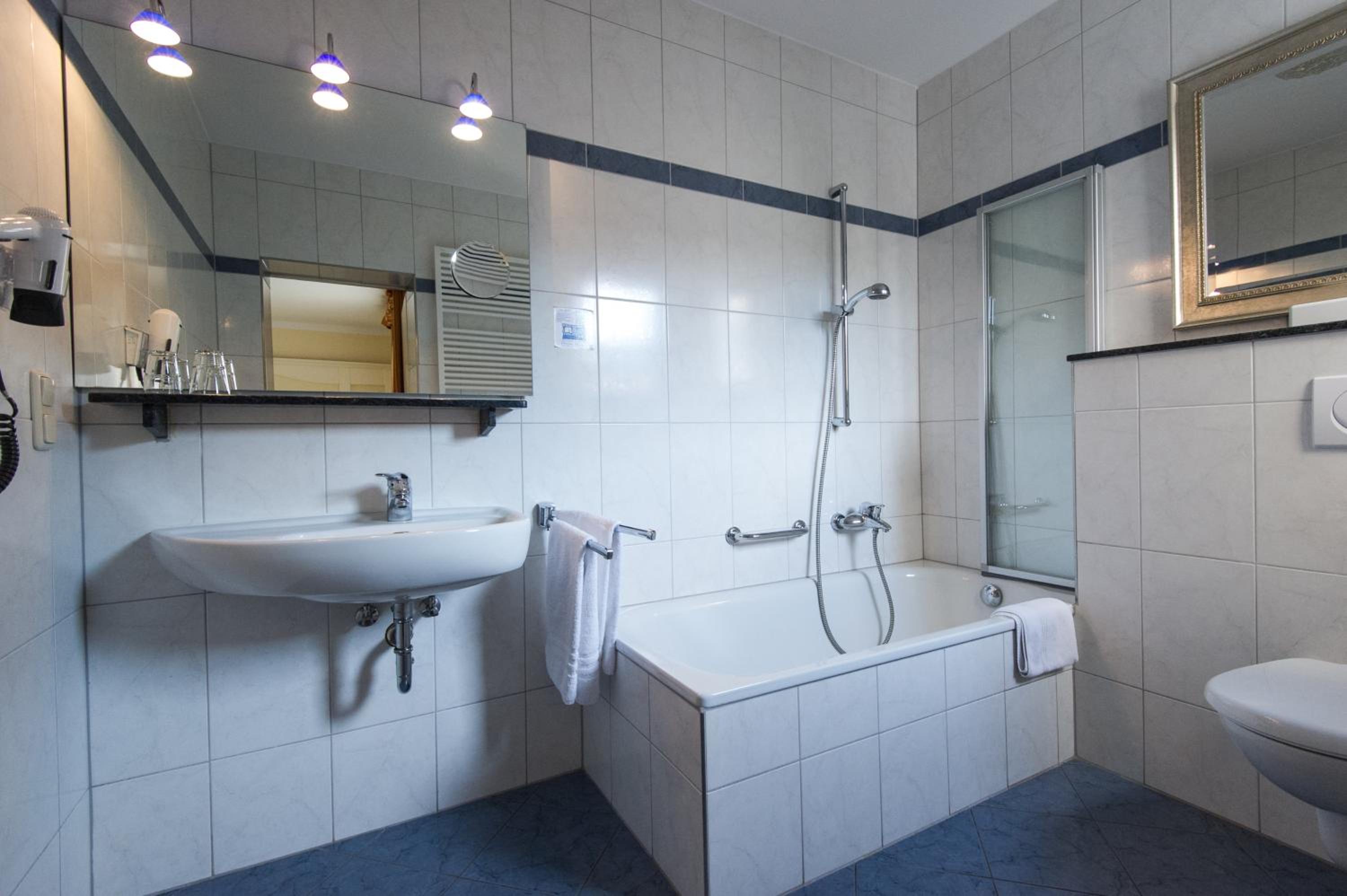 Standard Double Room - Photo 6
