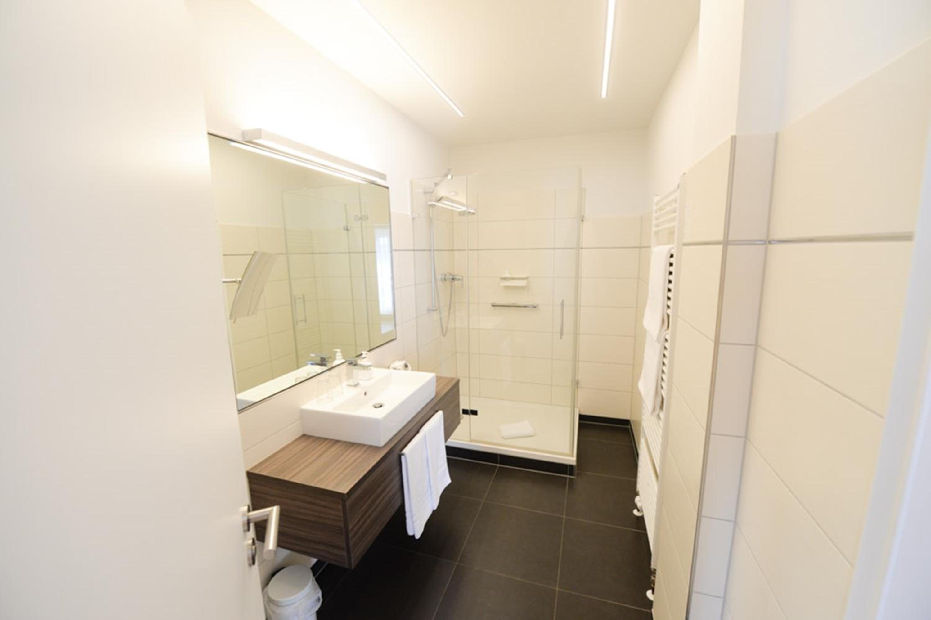 Deluxe Junior Suite - Photo 17