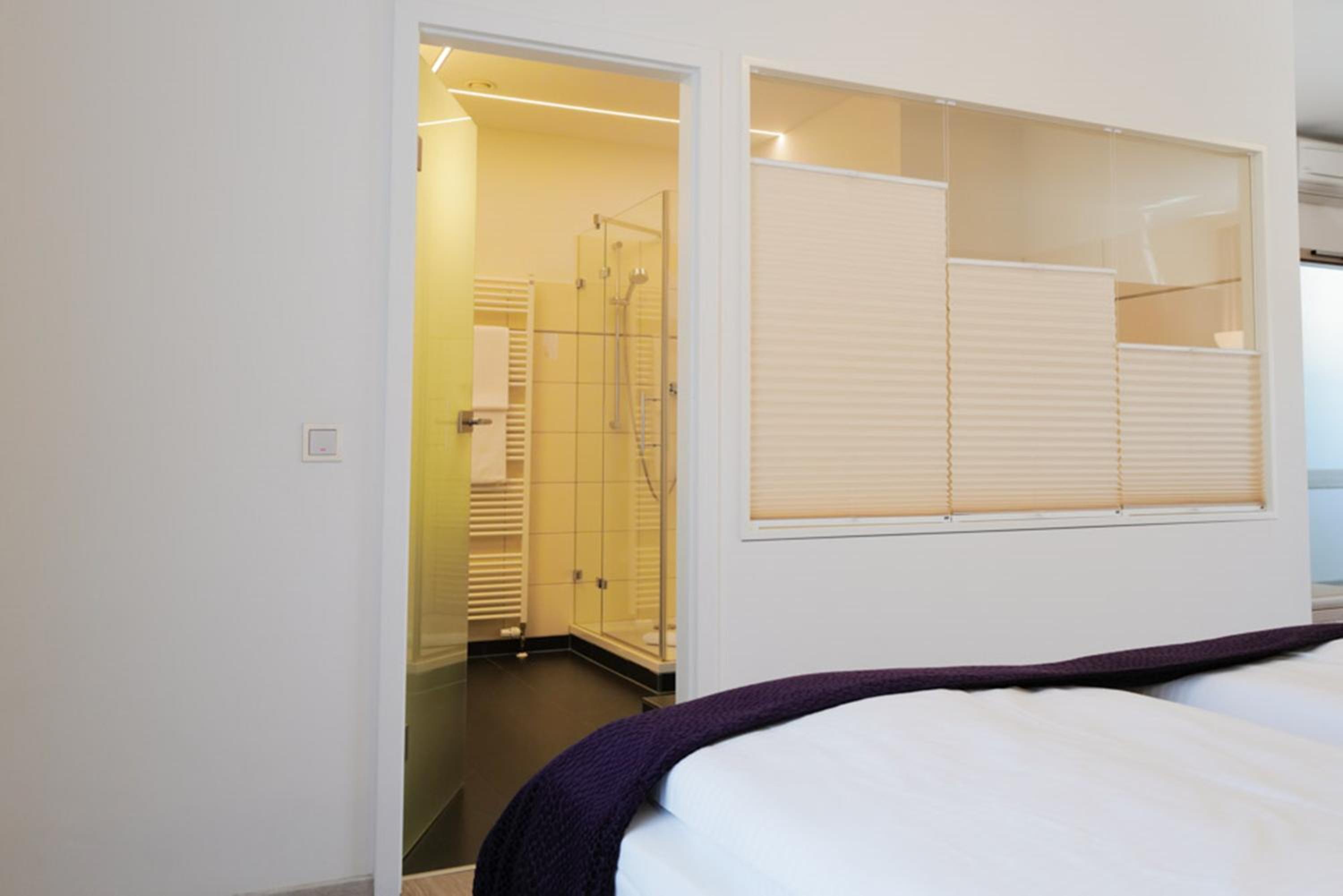 Deluxe Junior Suite - Photo 9