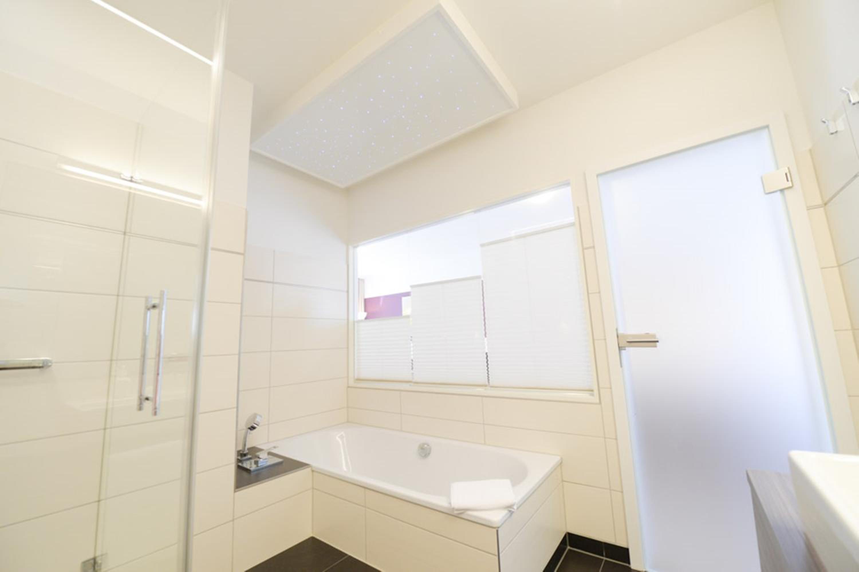 Deluxe Junior Suite - Photo 13