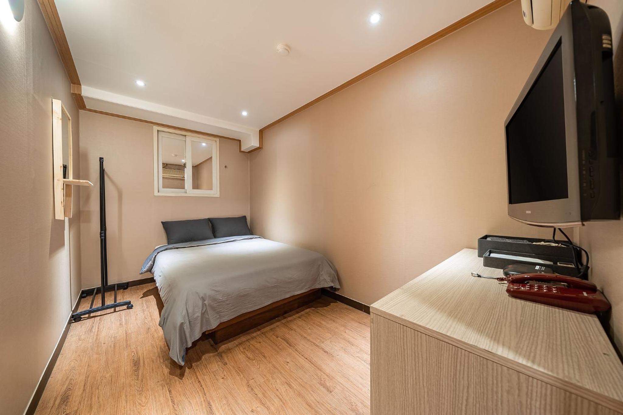 Double Room - Photo 6
