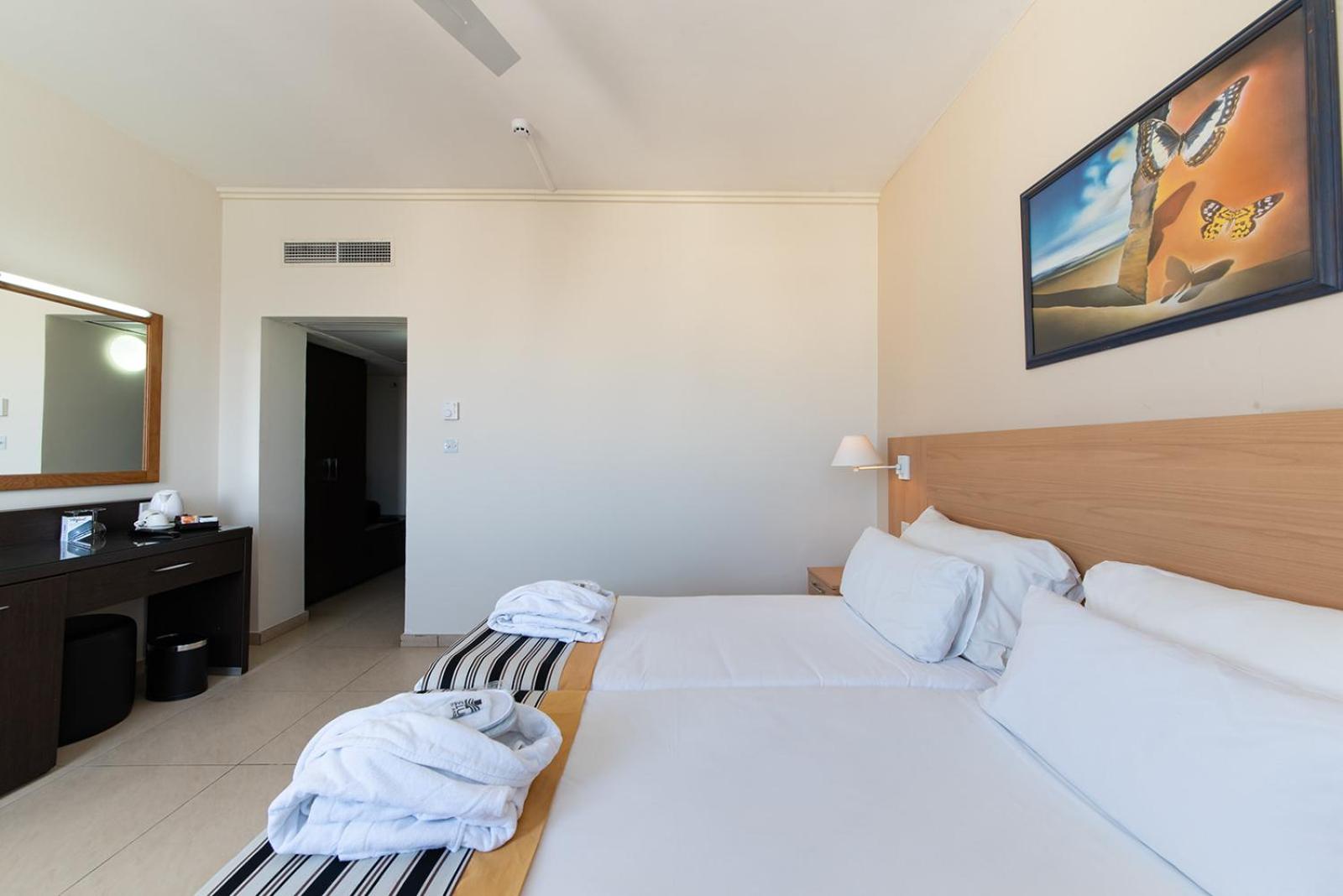 Economy Twin Room photo 3
