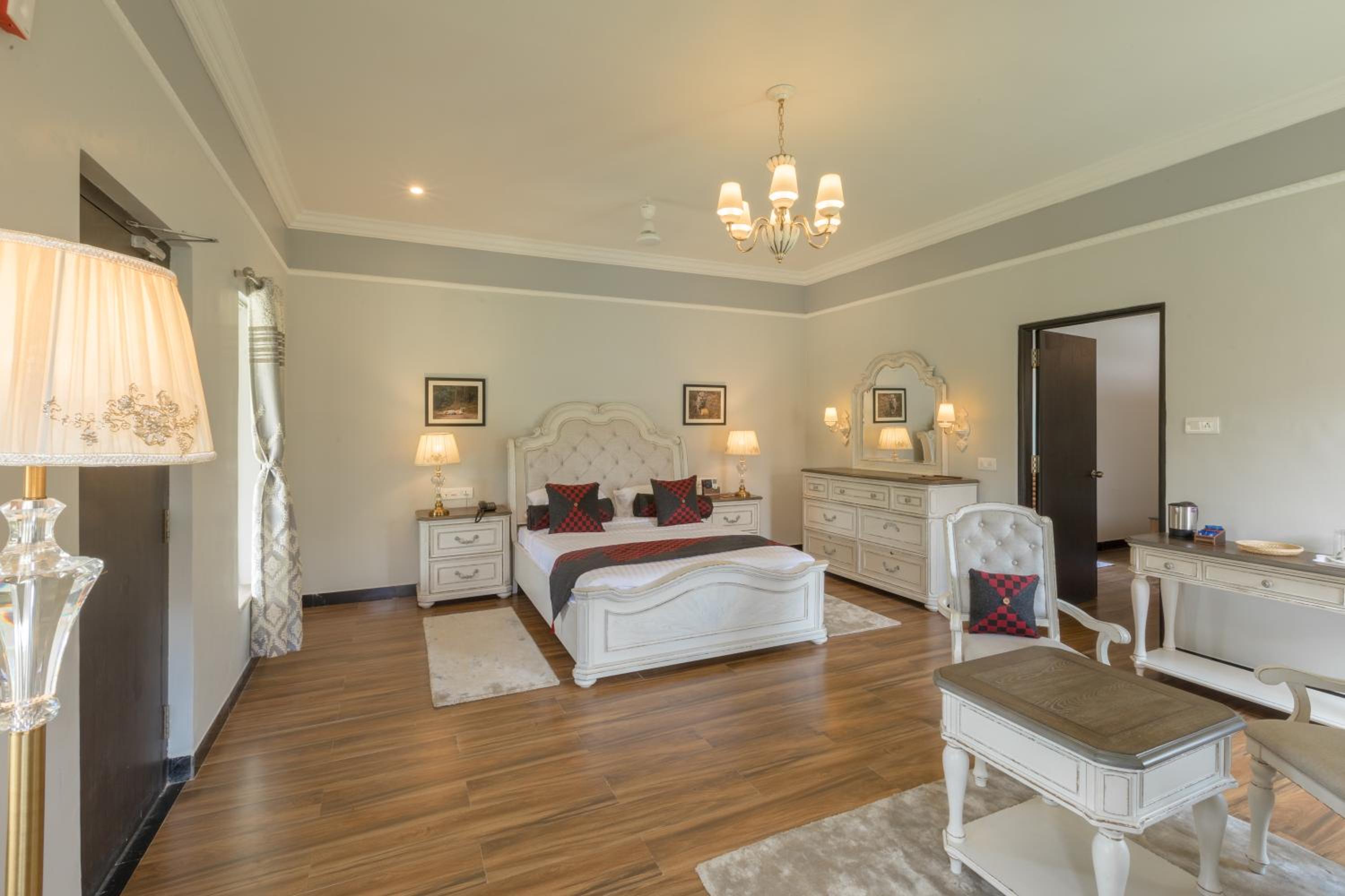 Deluxe Room - Photo 7