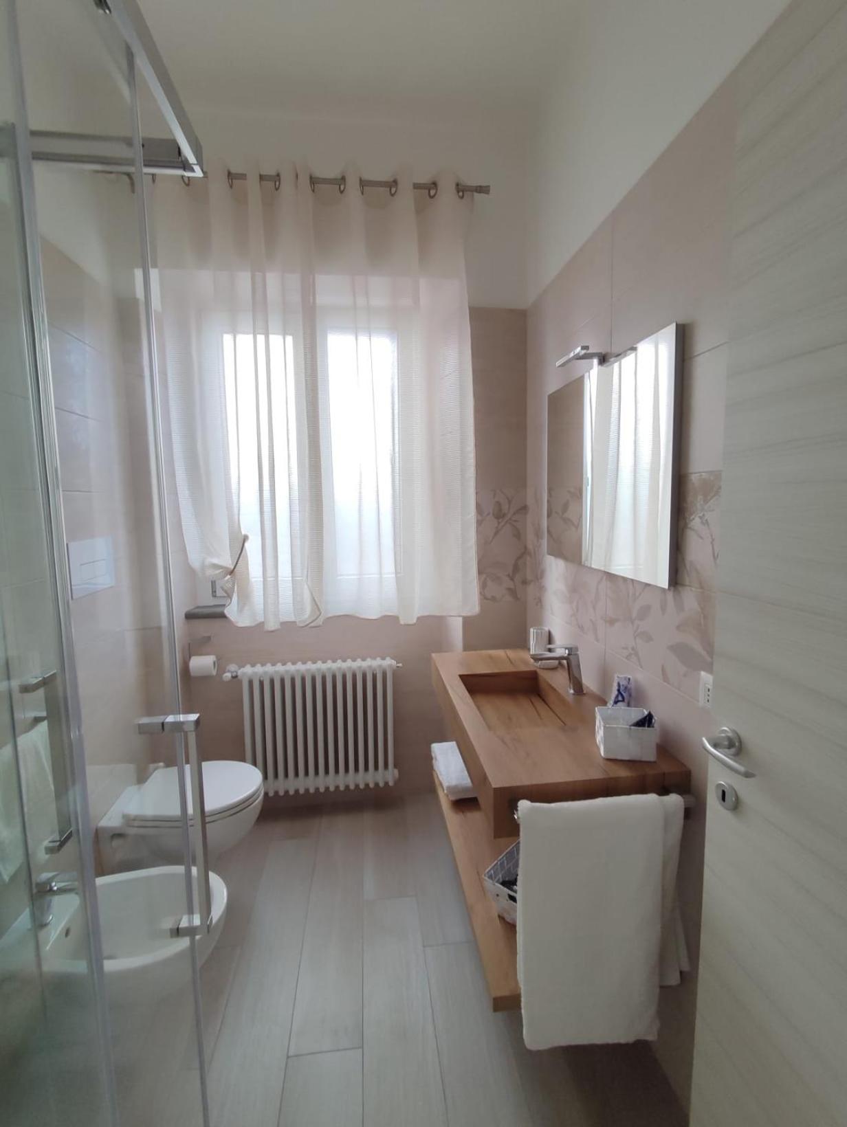 Triple Room with Private Bathroom - Photo 9