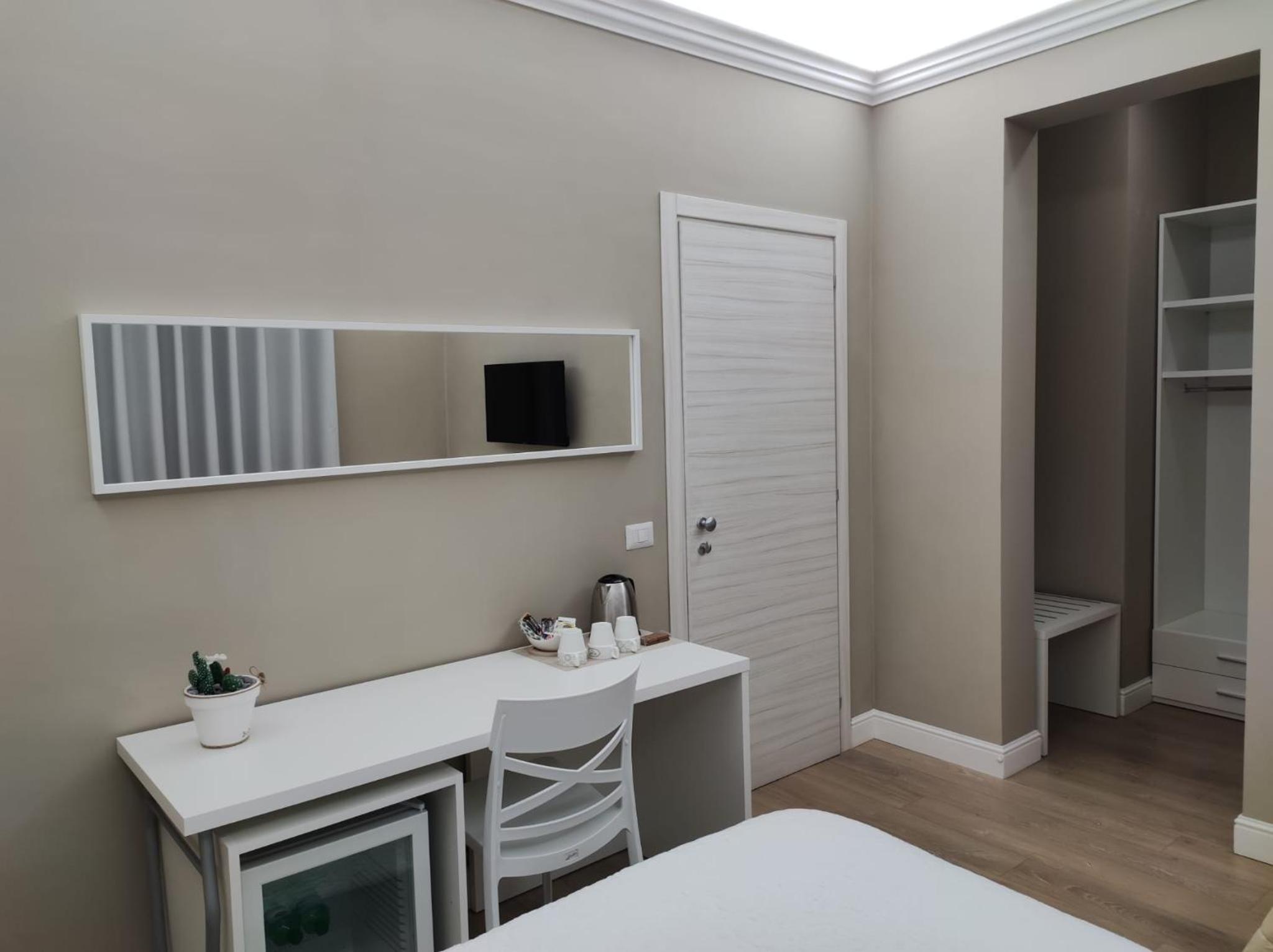 Triple Room with Private Bathroom - Photo 2