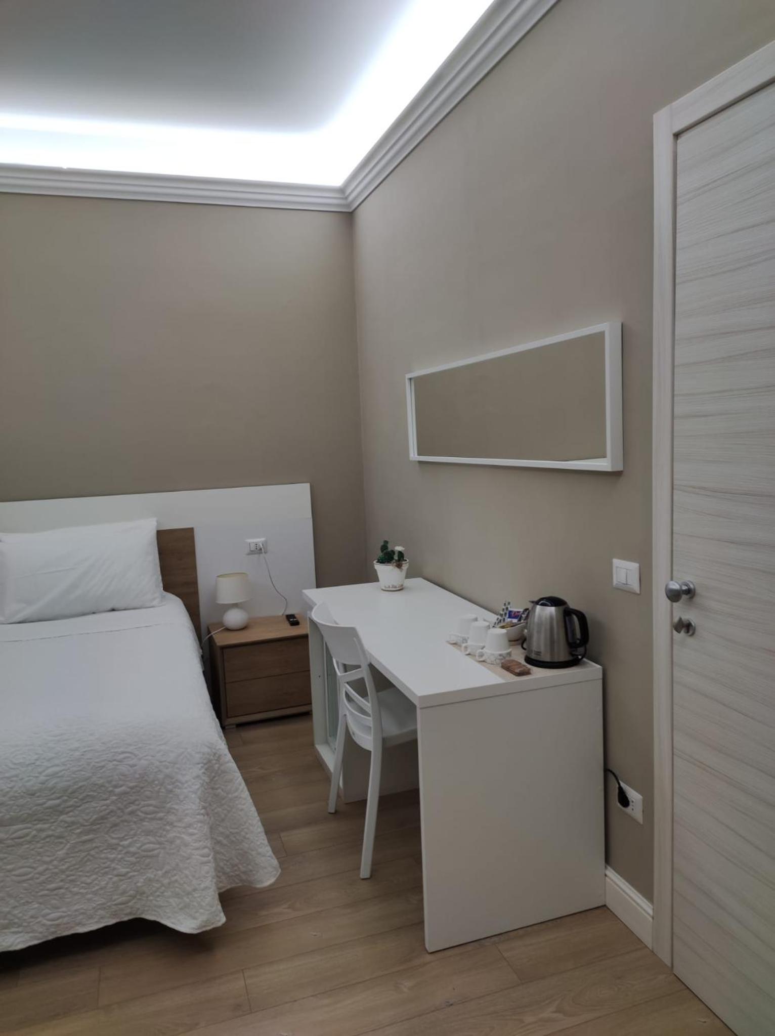 Triple Room with Private Bathroom - Photo 7