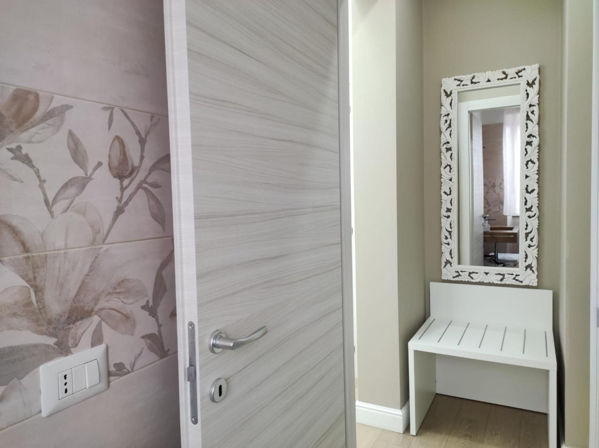 Triple Room with Private Bathroom - Photo 5