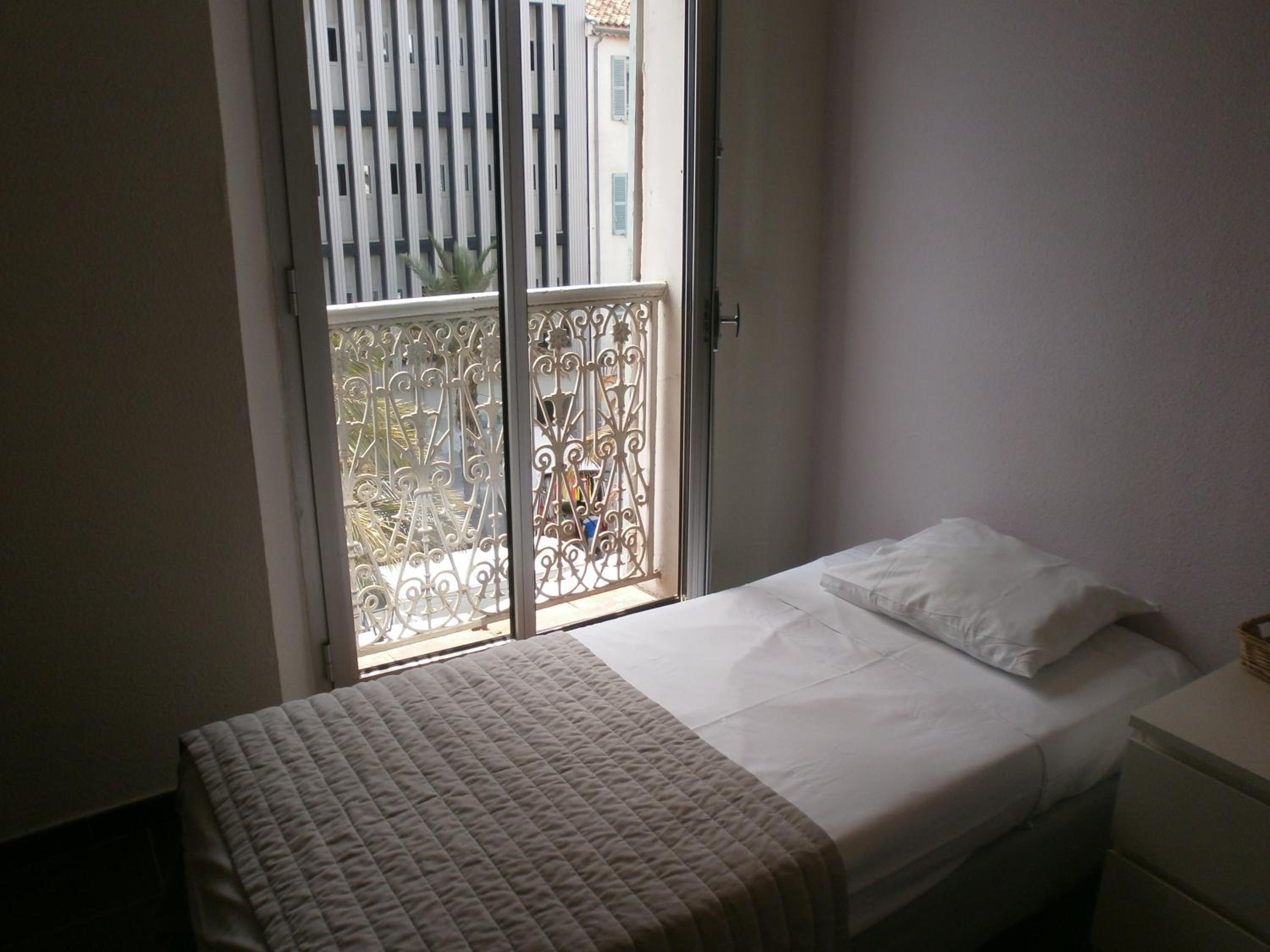 Twin Room - Photo 5