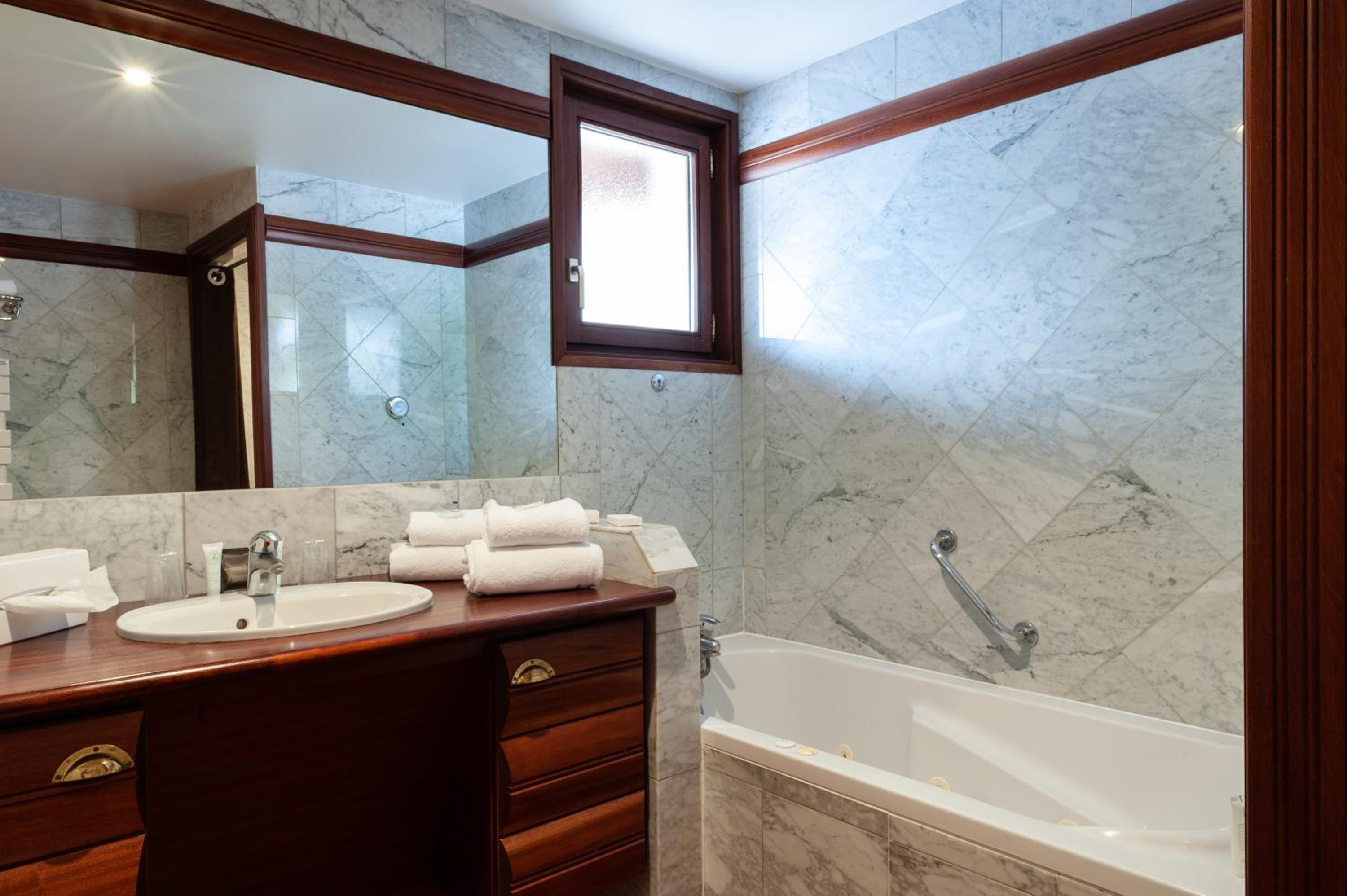 Suite - Photo 2