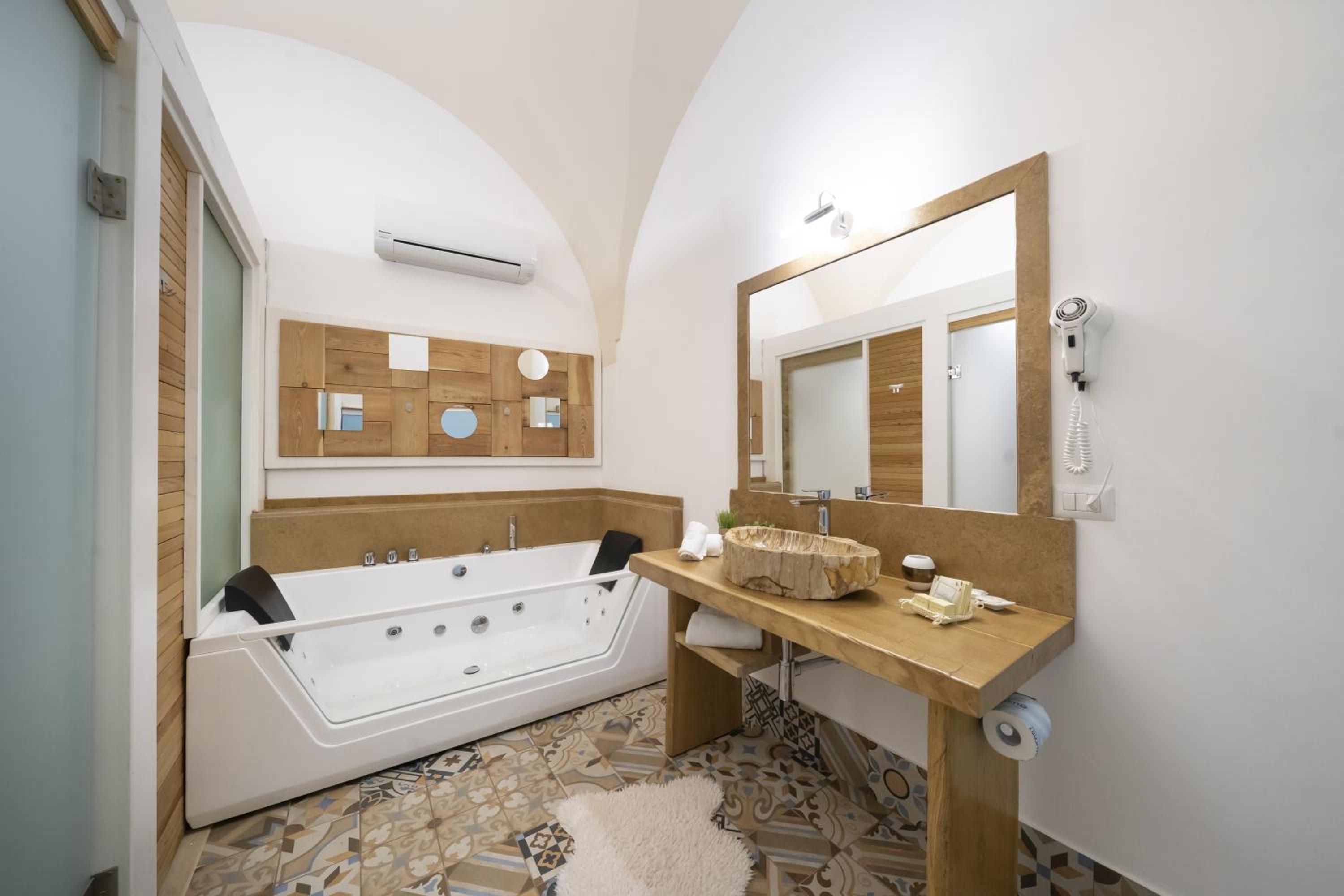 Suite with Sauna - Photo 3