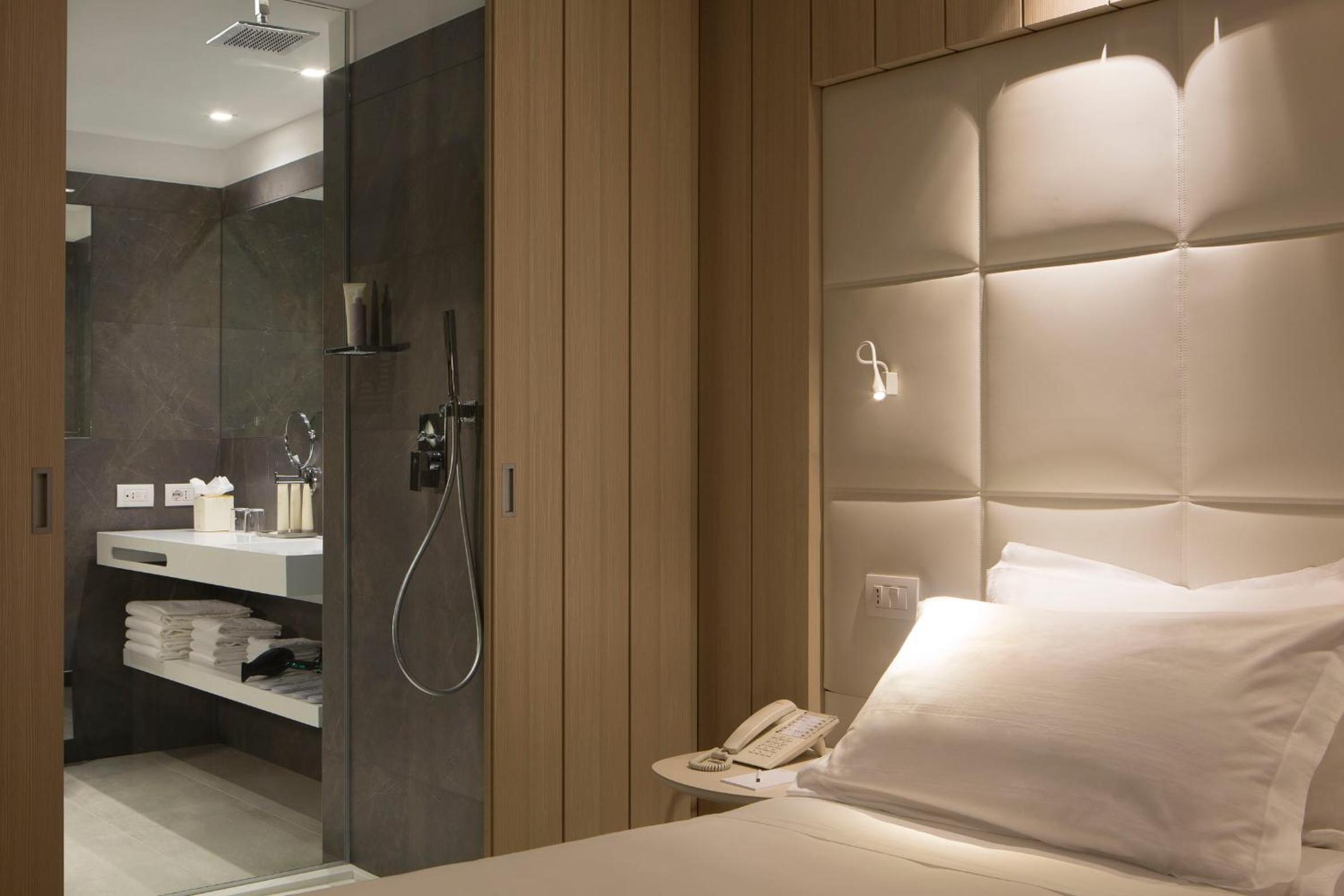 Deluxe Double Room with Sea View photo 2