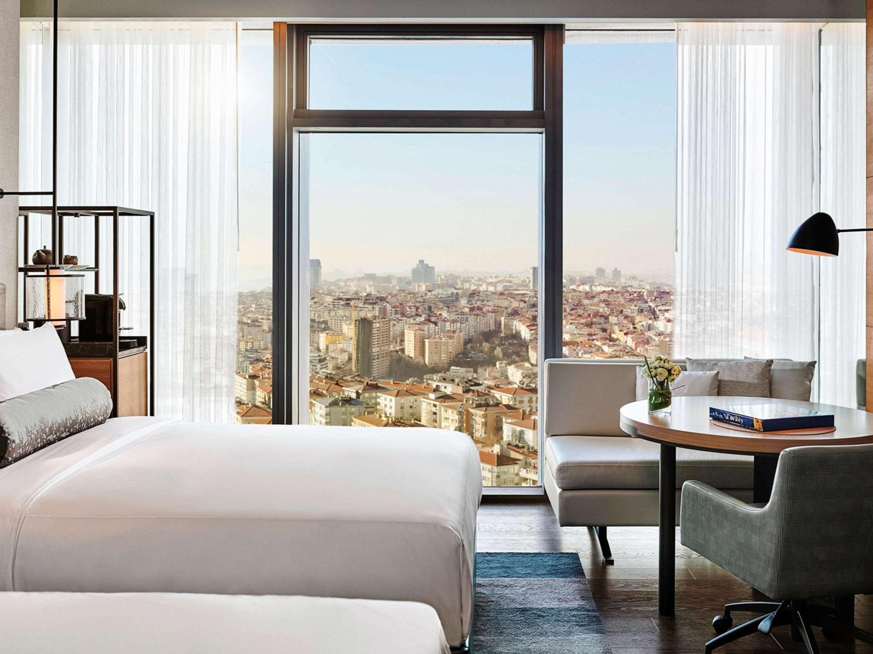 Fairmont Gold Room and Lounge Access