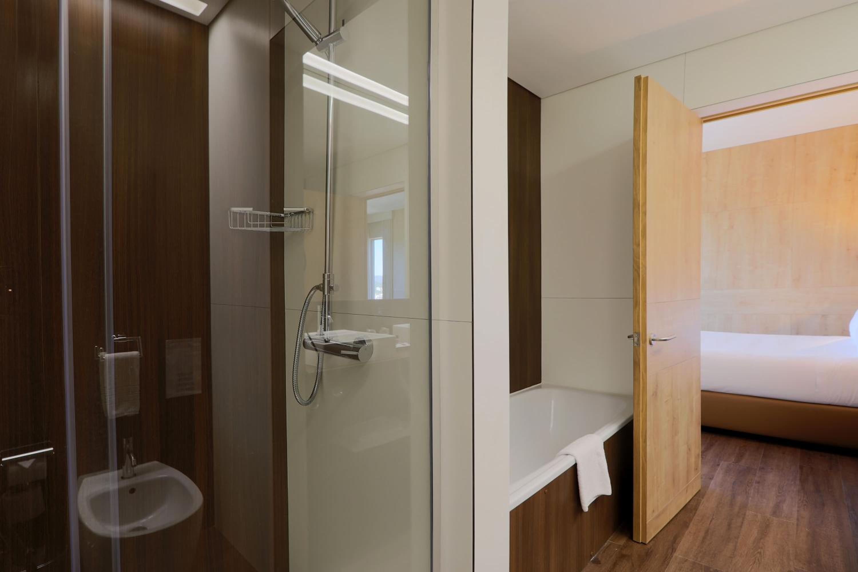 Suite - Photo 9