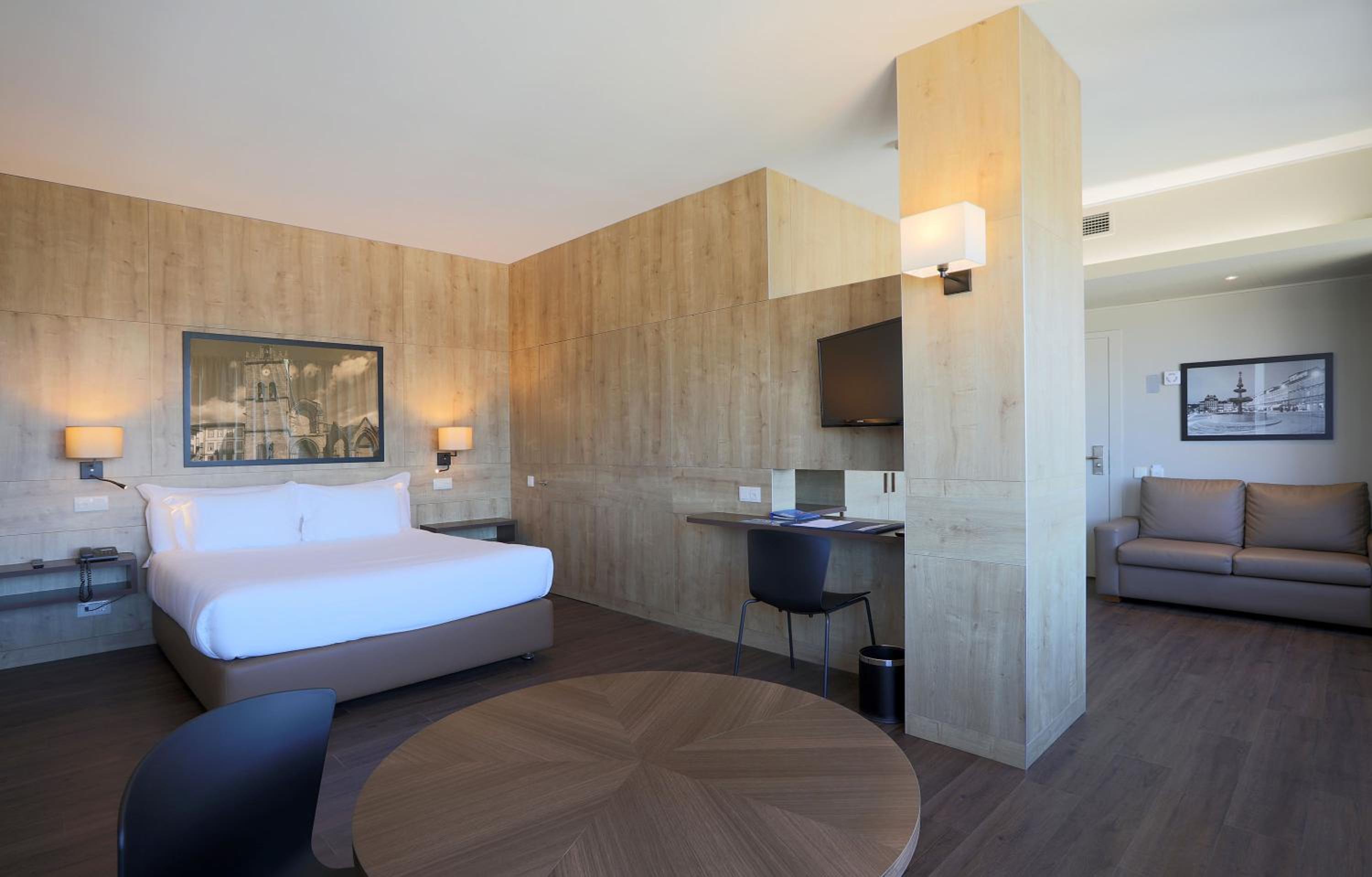Suite - Photo 5